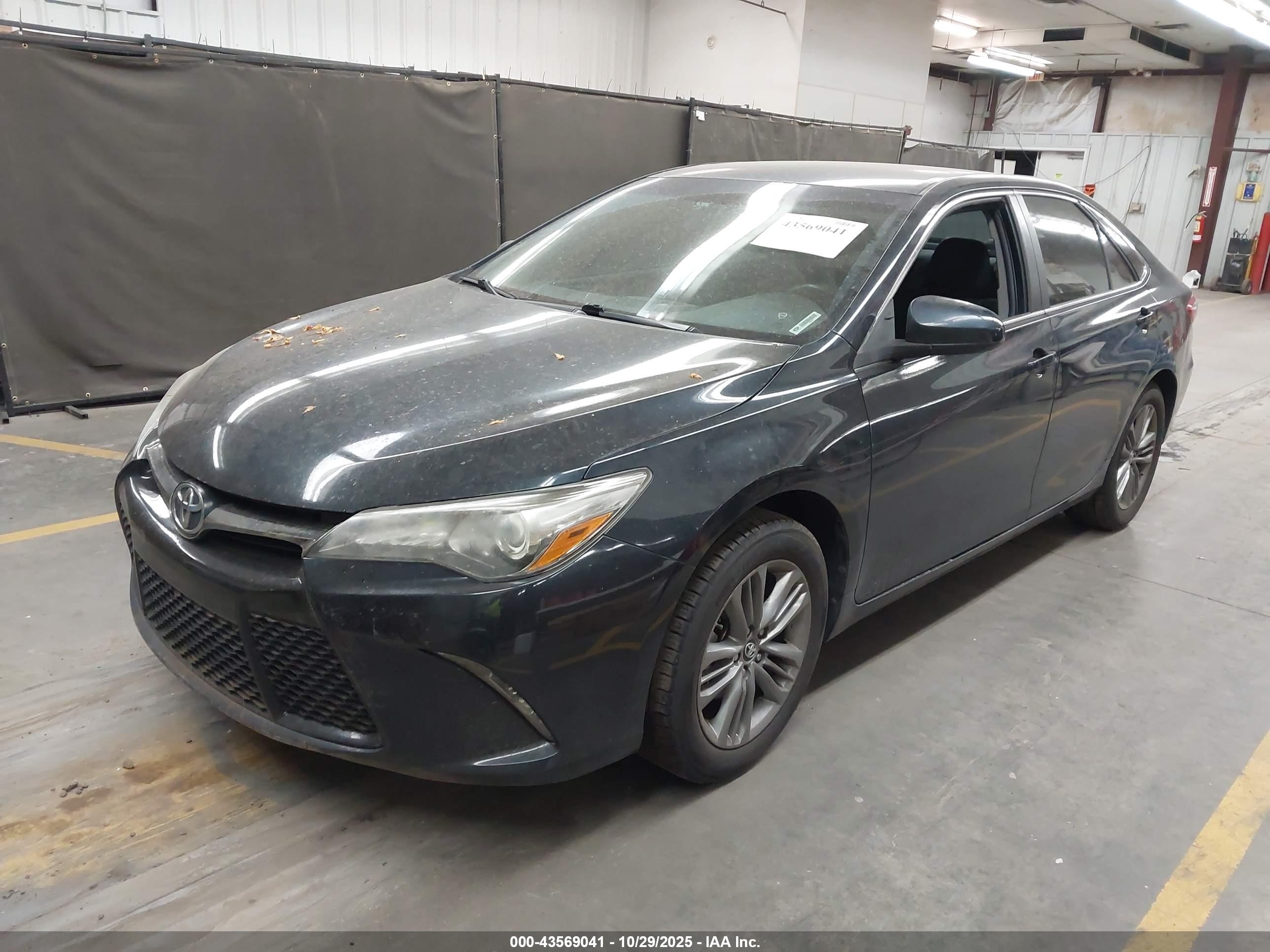 TOYOTA CAMRY image 2