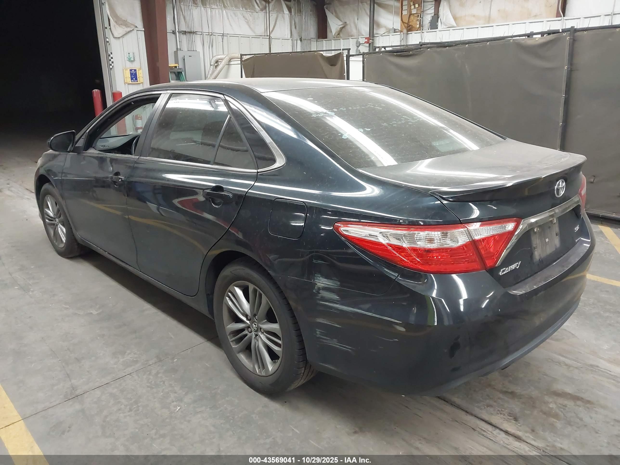 TOYOTA CAMRY image 3