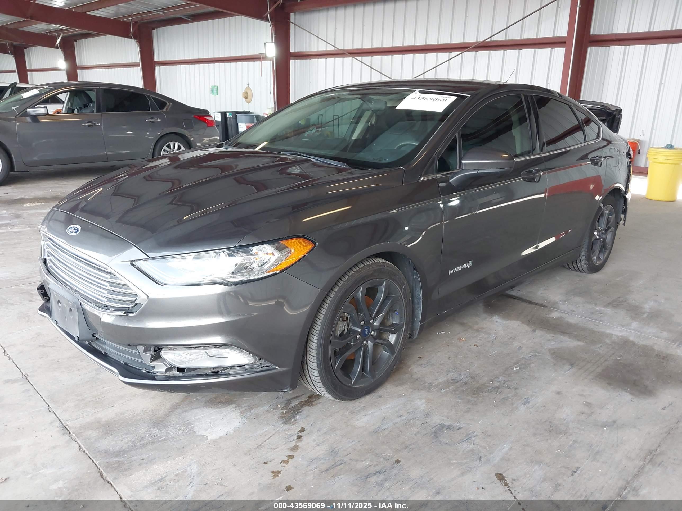 FORD FUSION image 2
