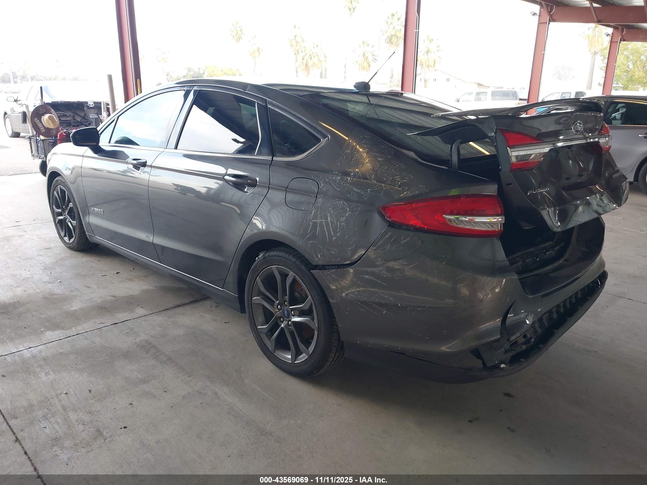 FORD FUSION image 3