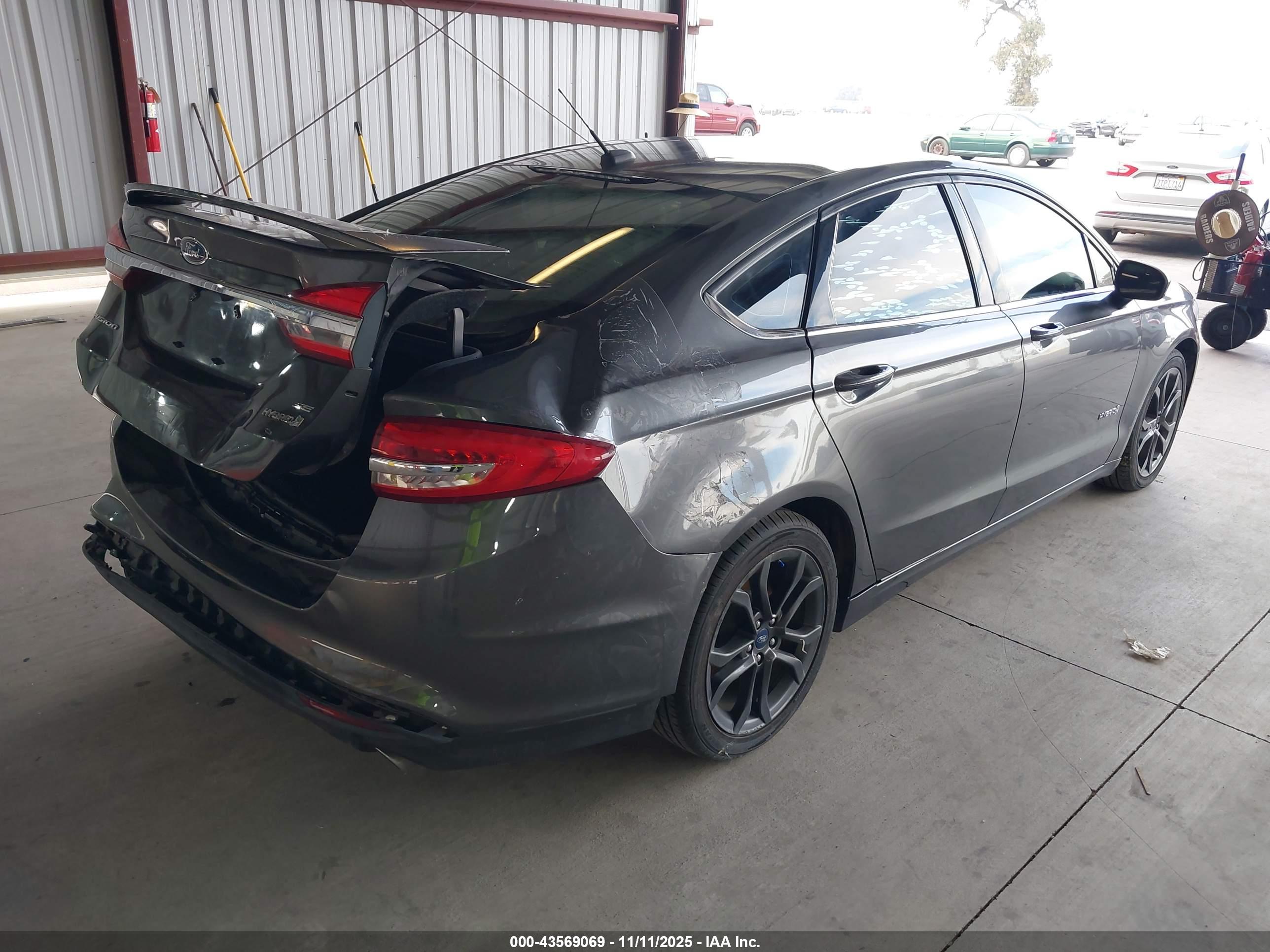 FORD FUSION image 4