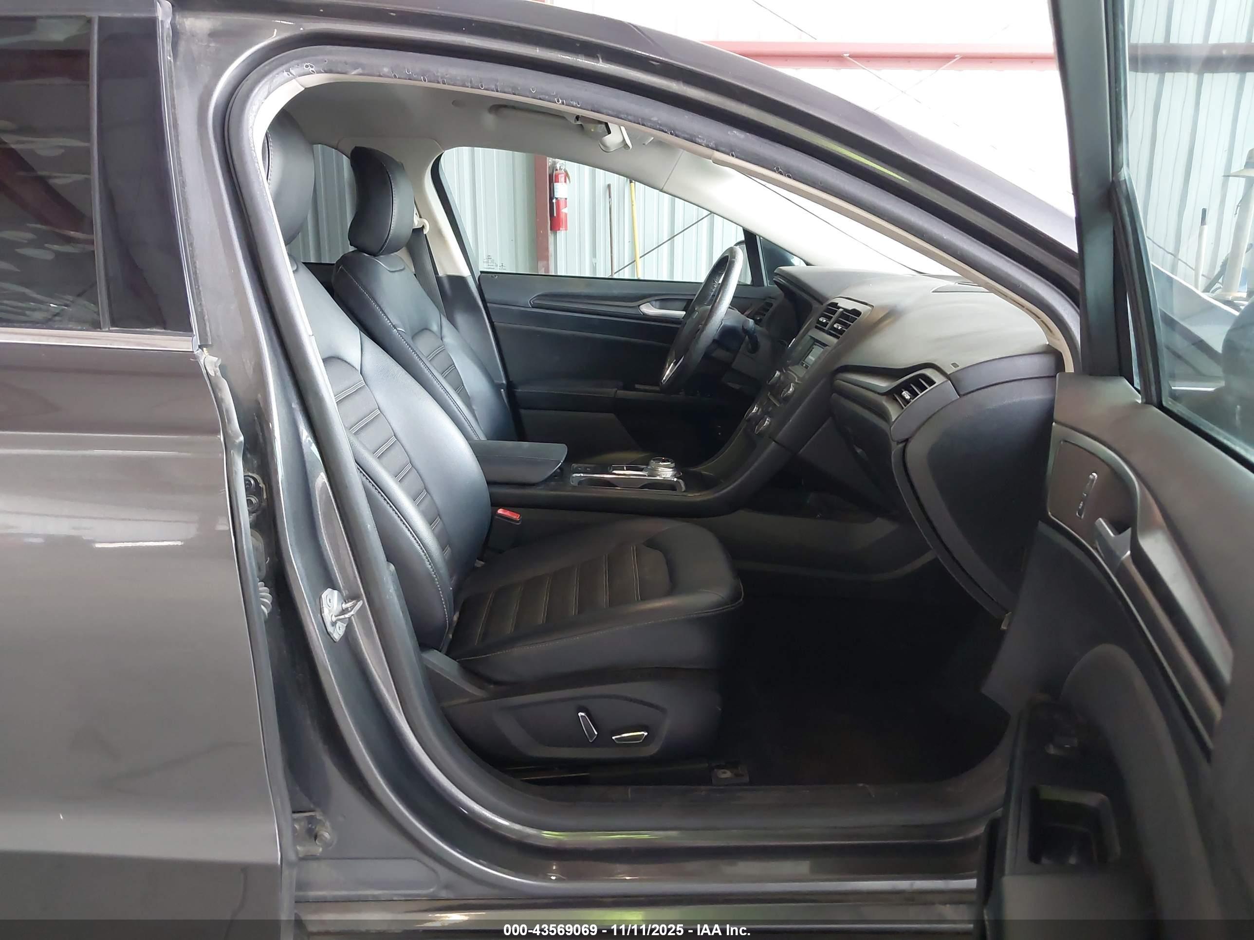 FORD FUSION image 5