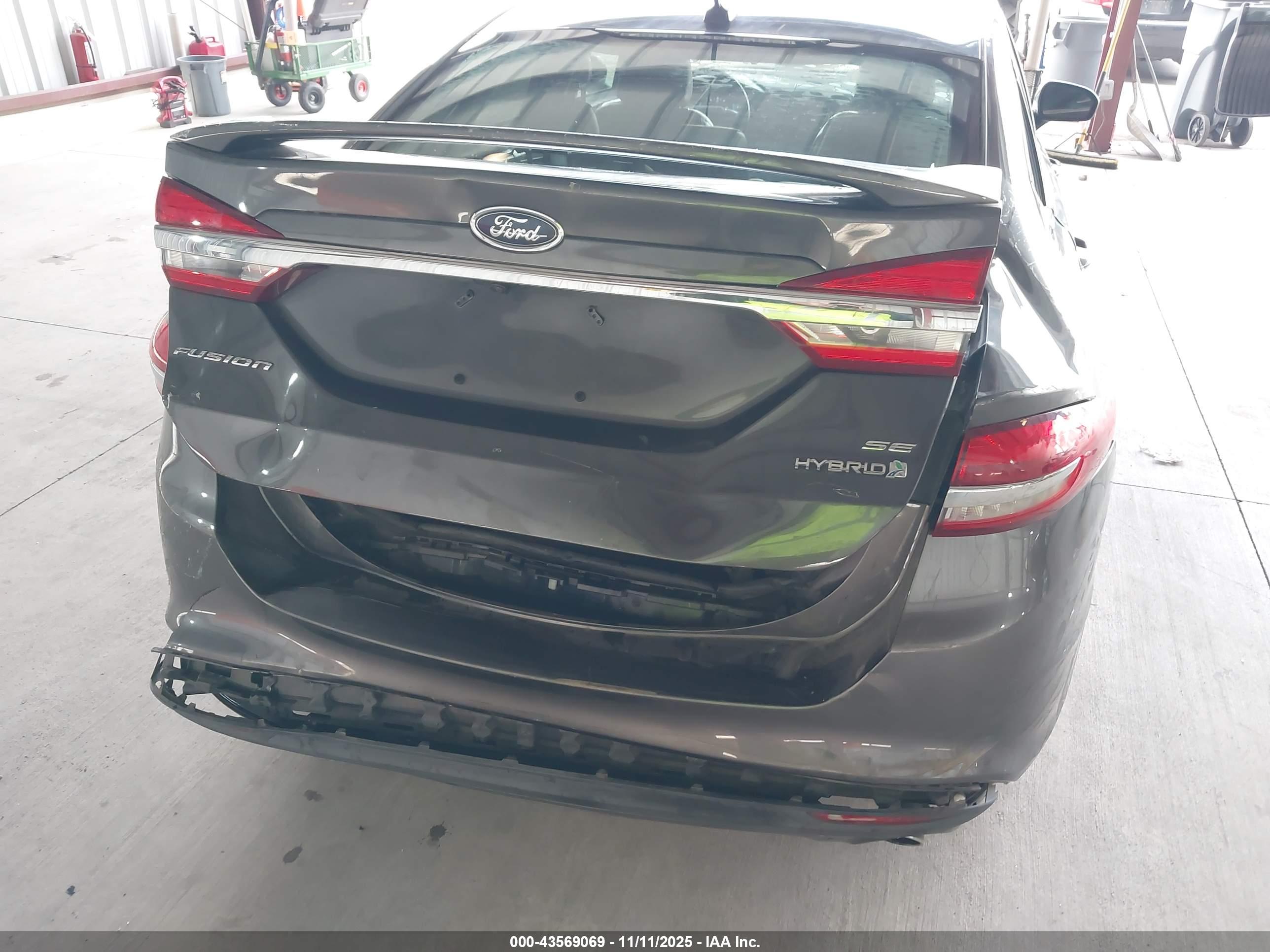FORD FUSION image 6