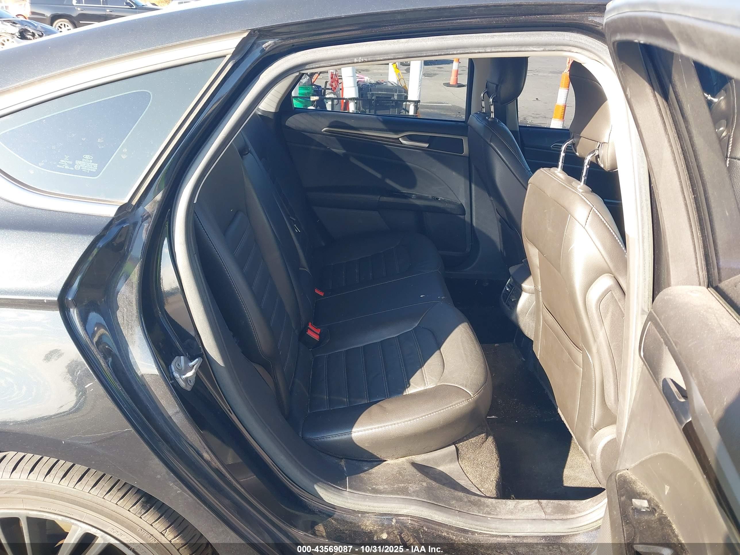 FORD FUSION image 8
