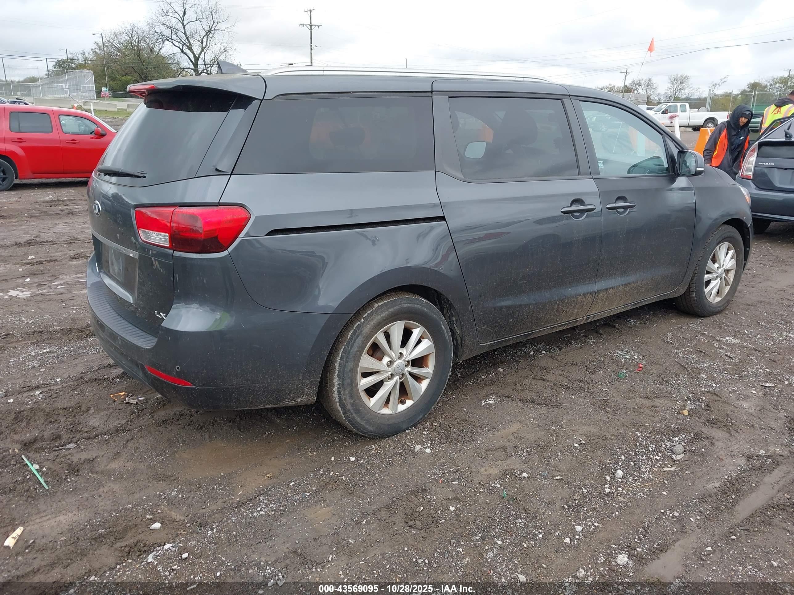 KIA SEDONA image 4