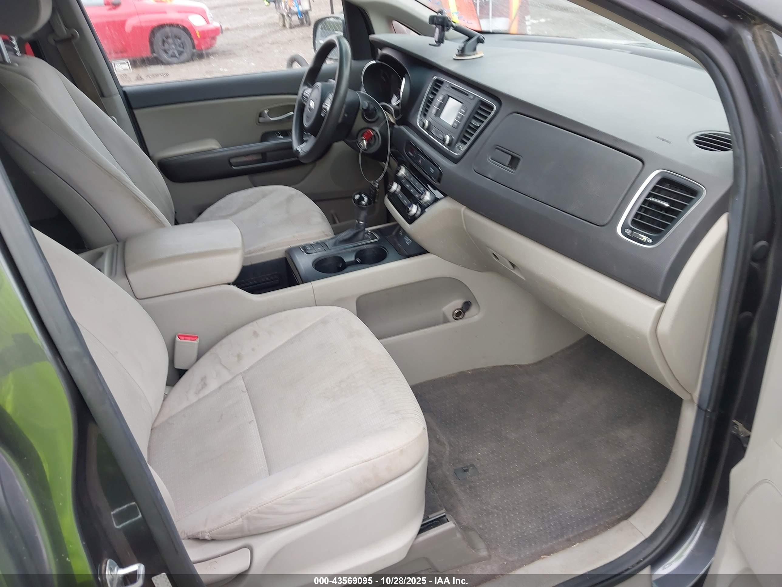 KIA SEDONA image 5