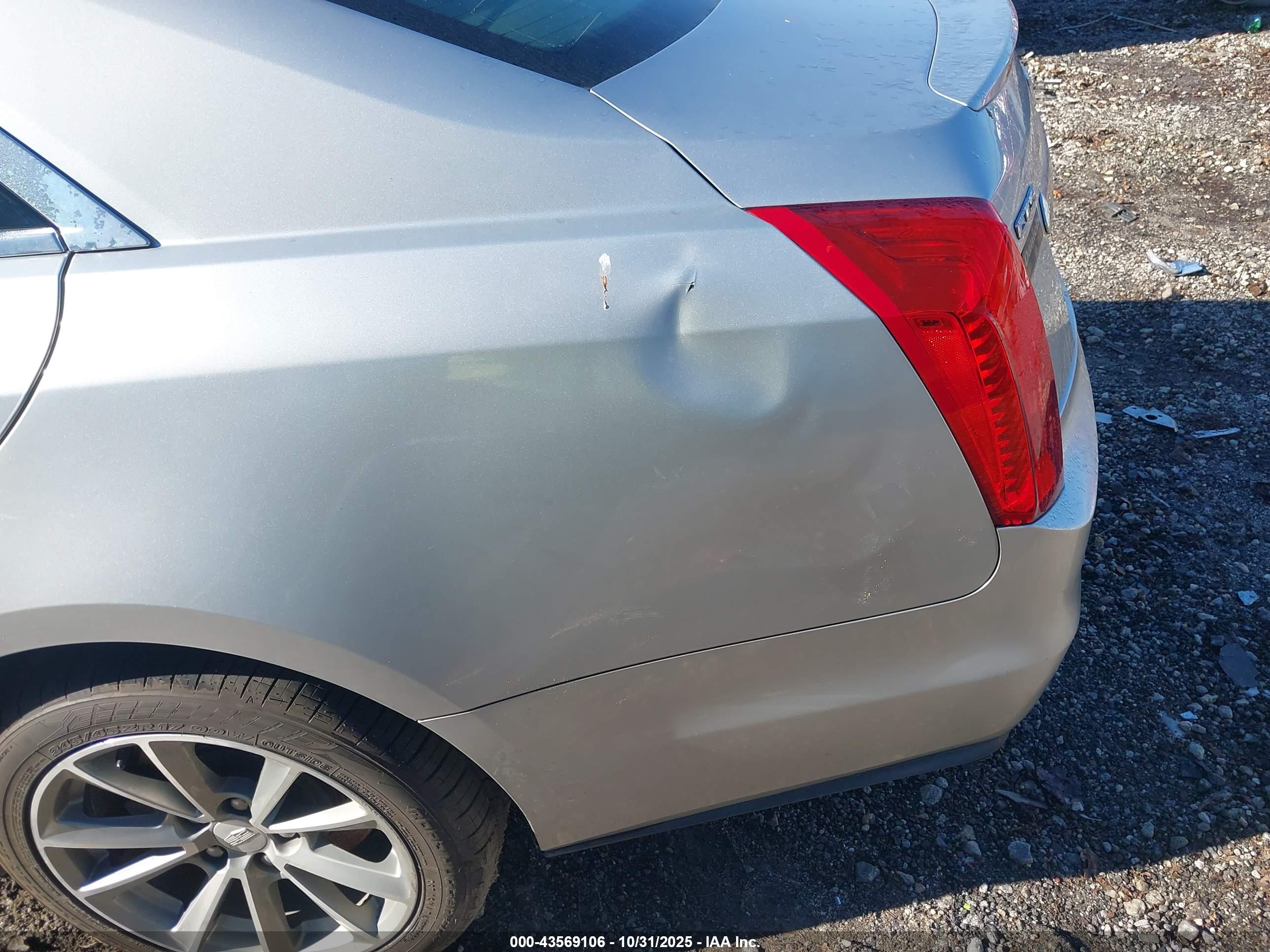CADILLAC CTS image 6