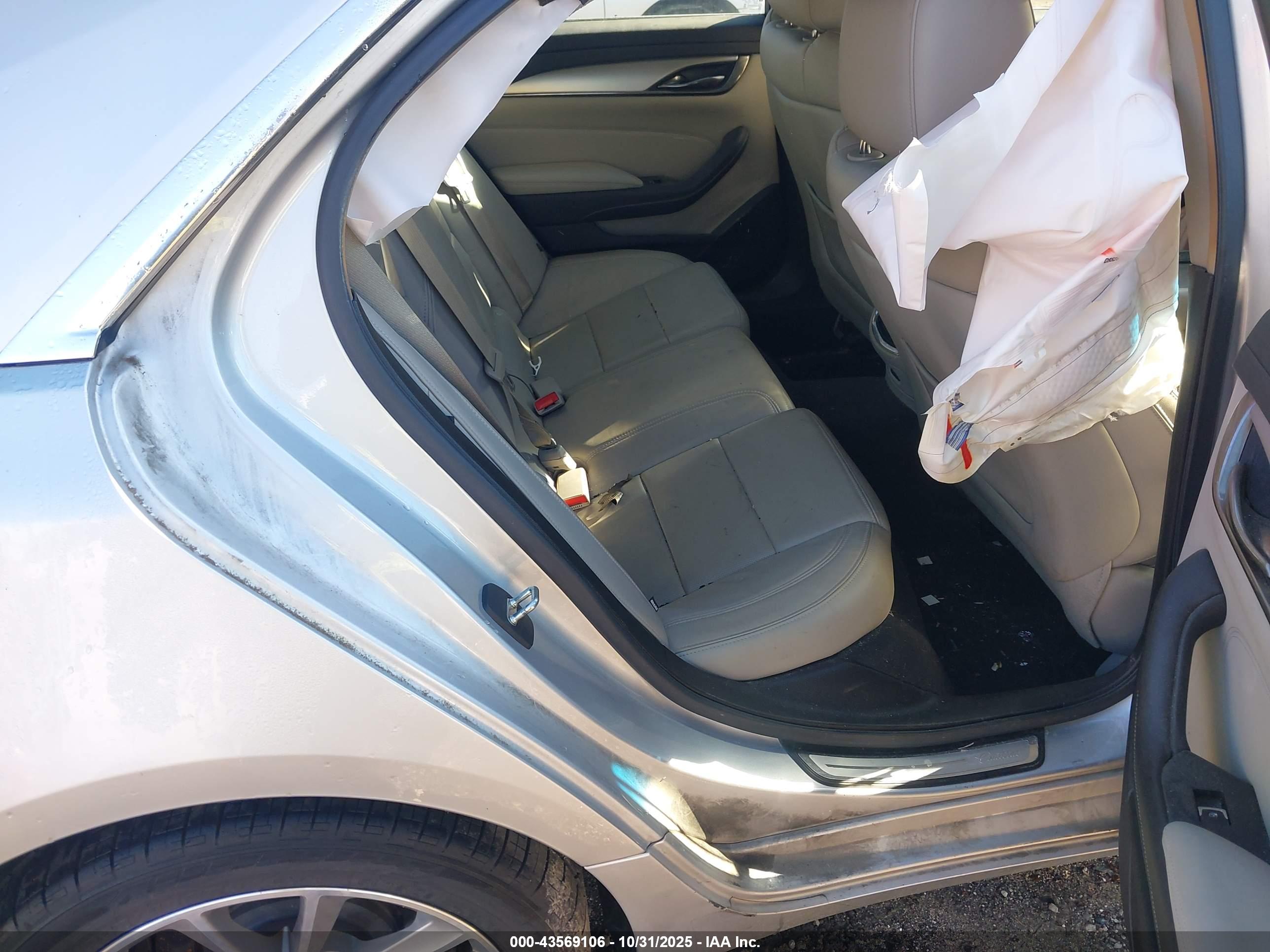 CADILLAC CTS image 8