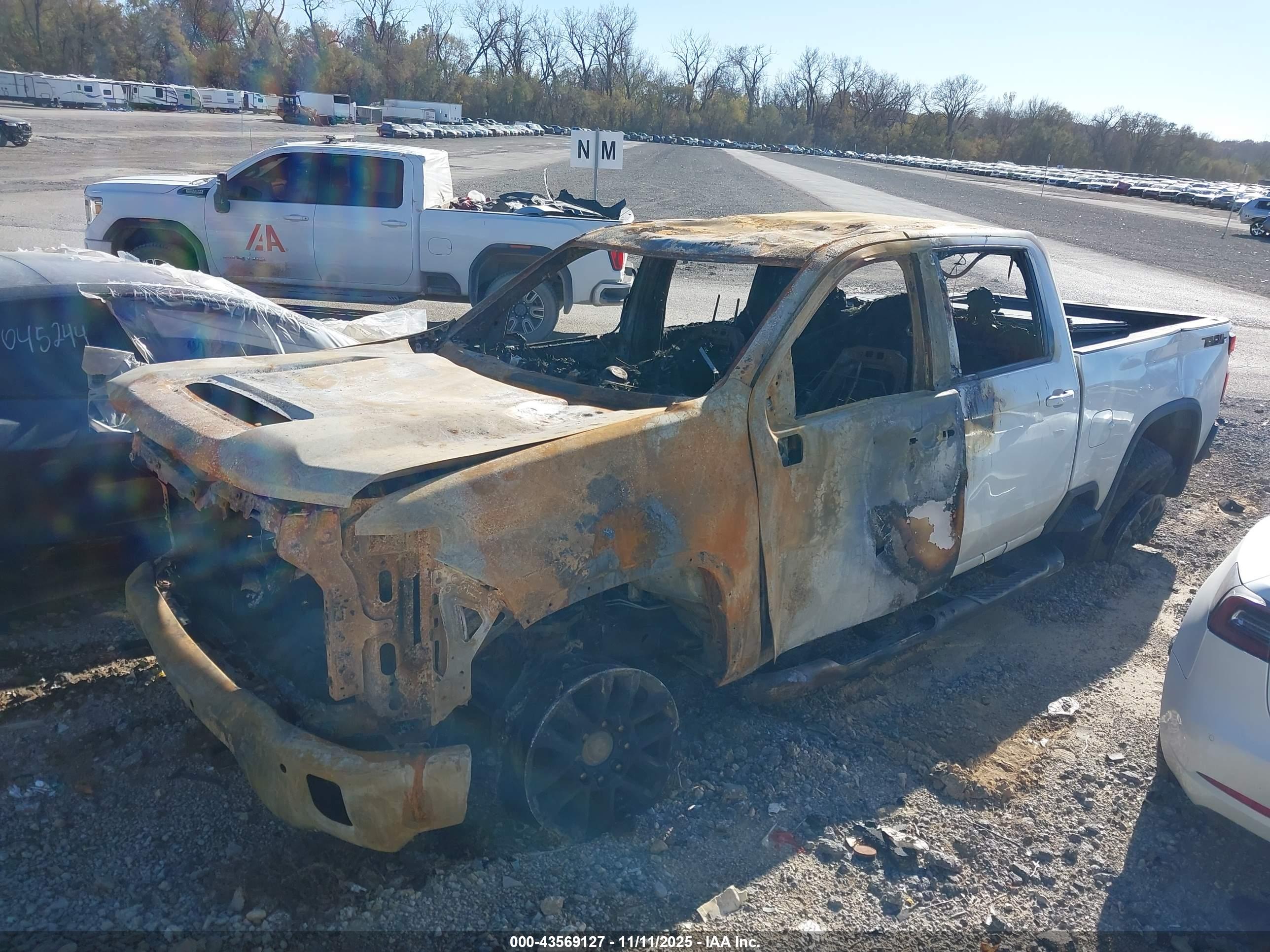 CHEVROLET SILVERADO image 2