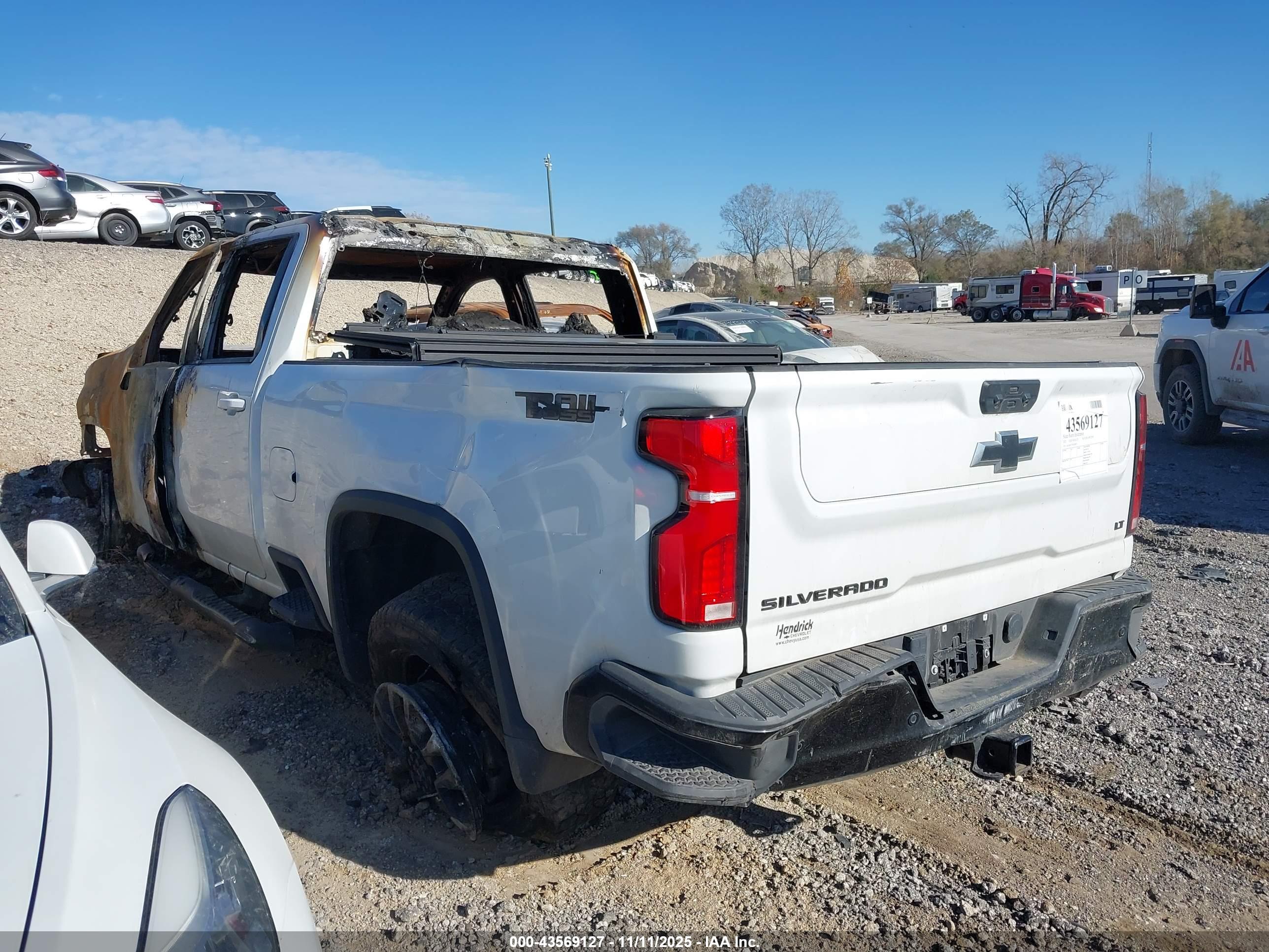 CHEVROLET SILVERADO image 3
