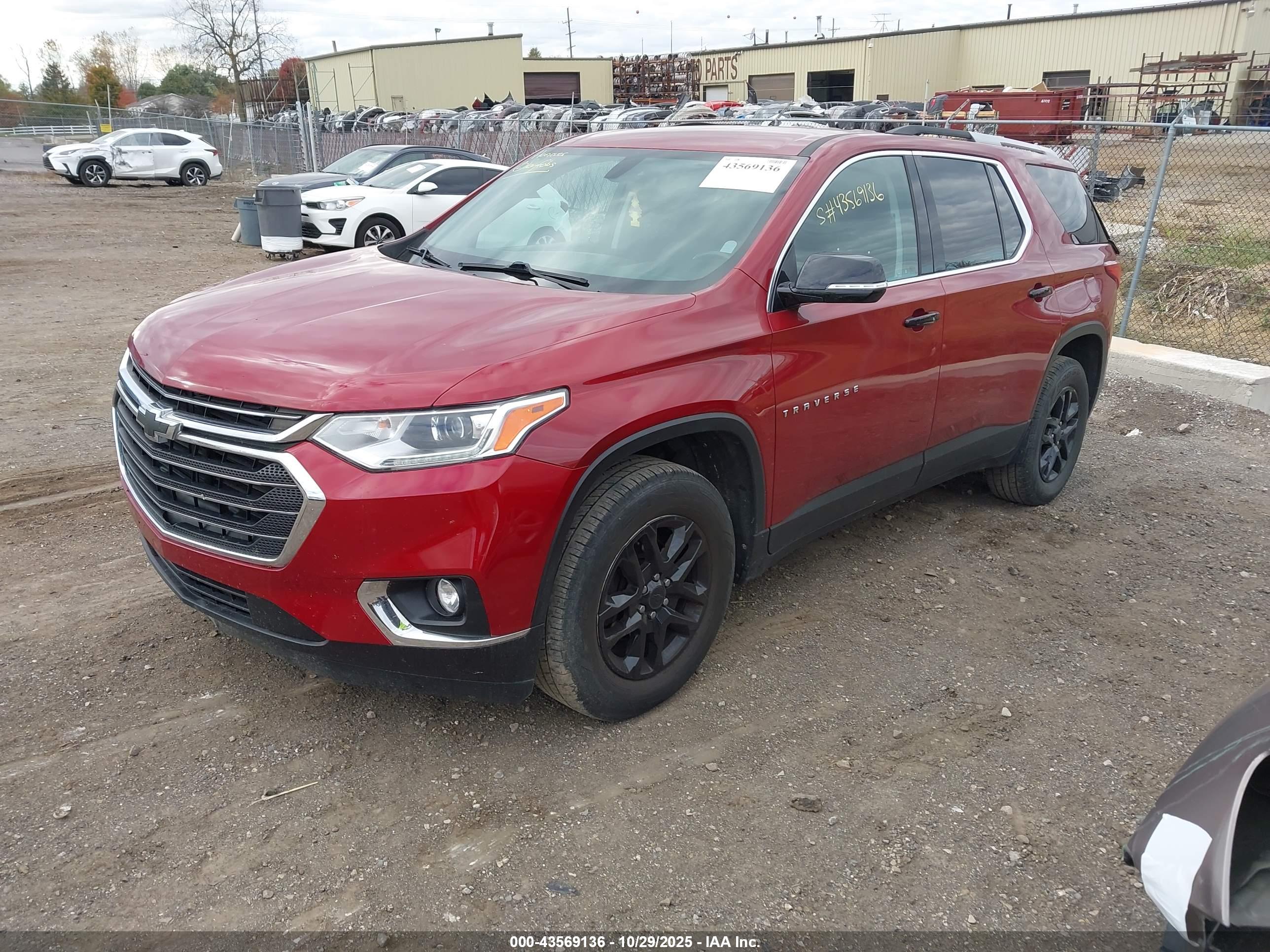 CHEVROLET TRAVERSE image 2