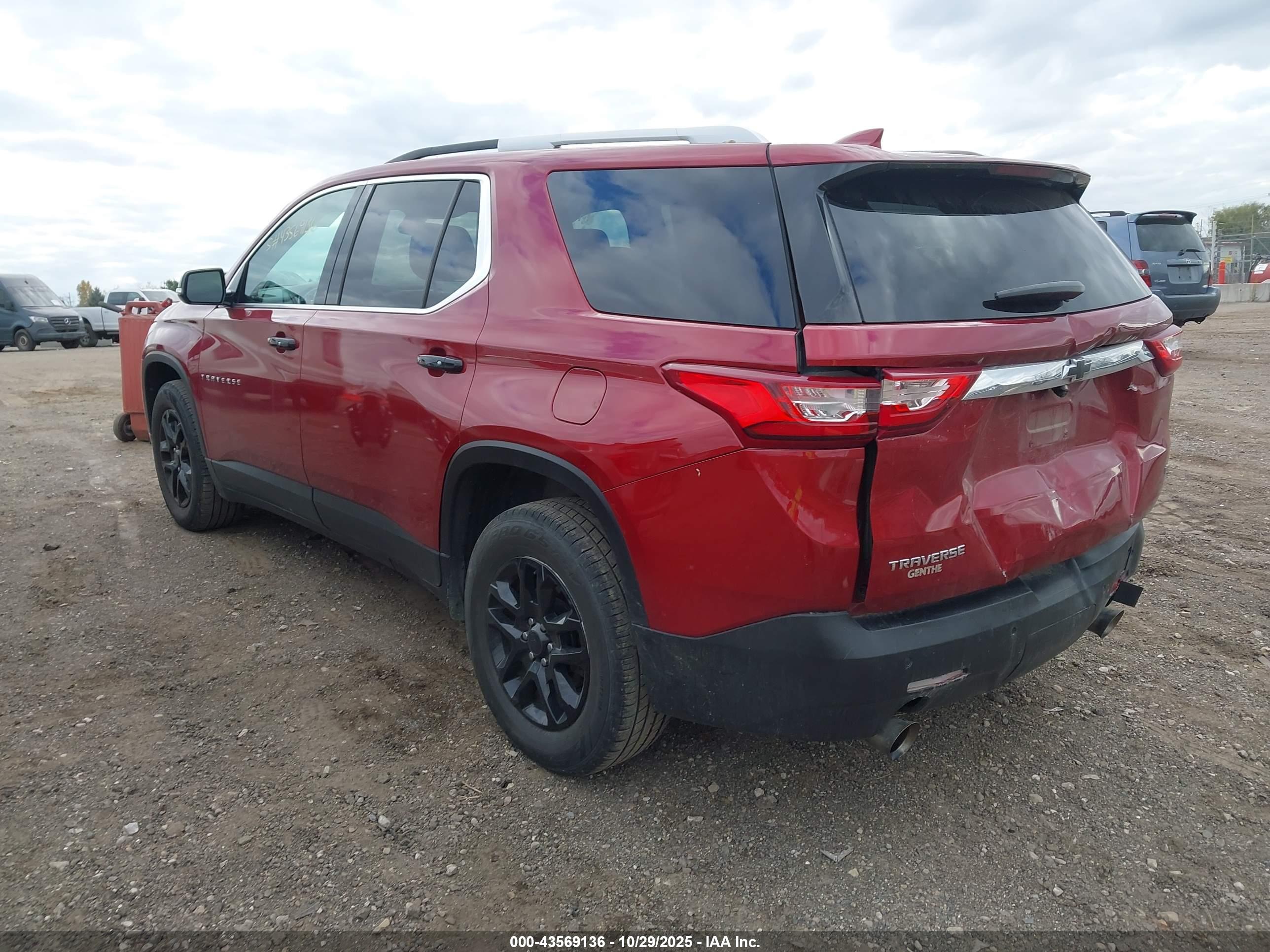 CHEVROLET TRAVERSE image 3