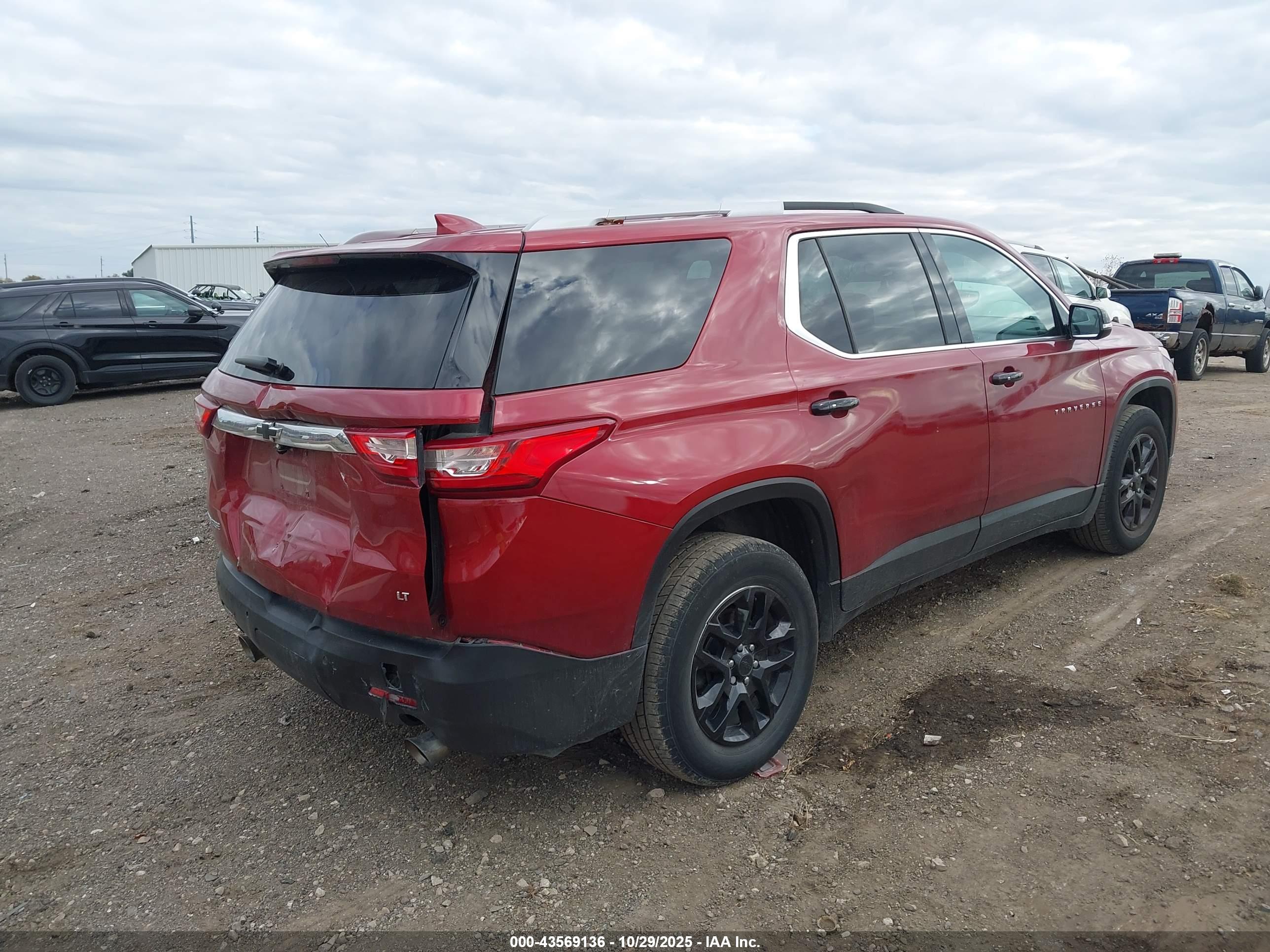 CHEVROLET TRAVERSE image 4