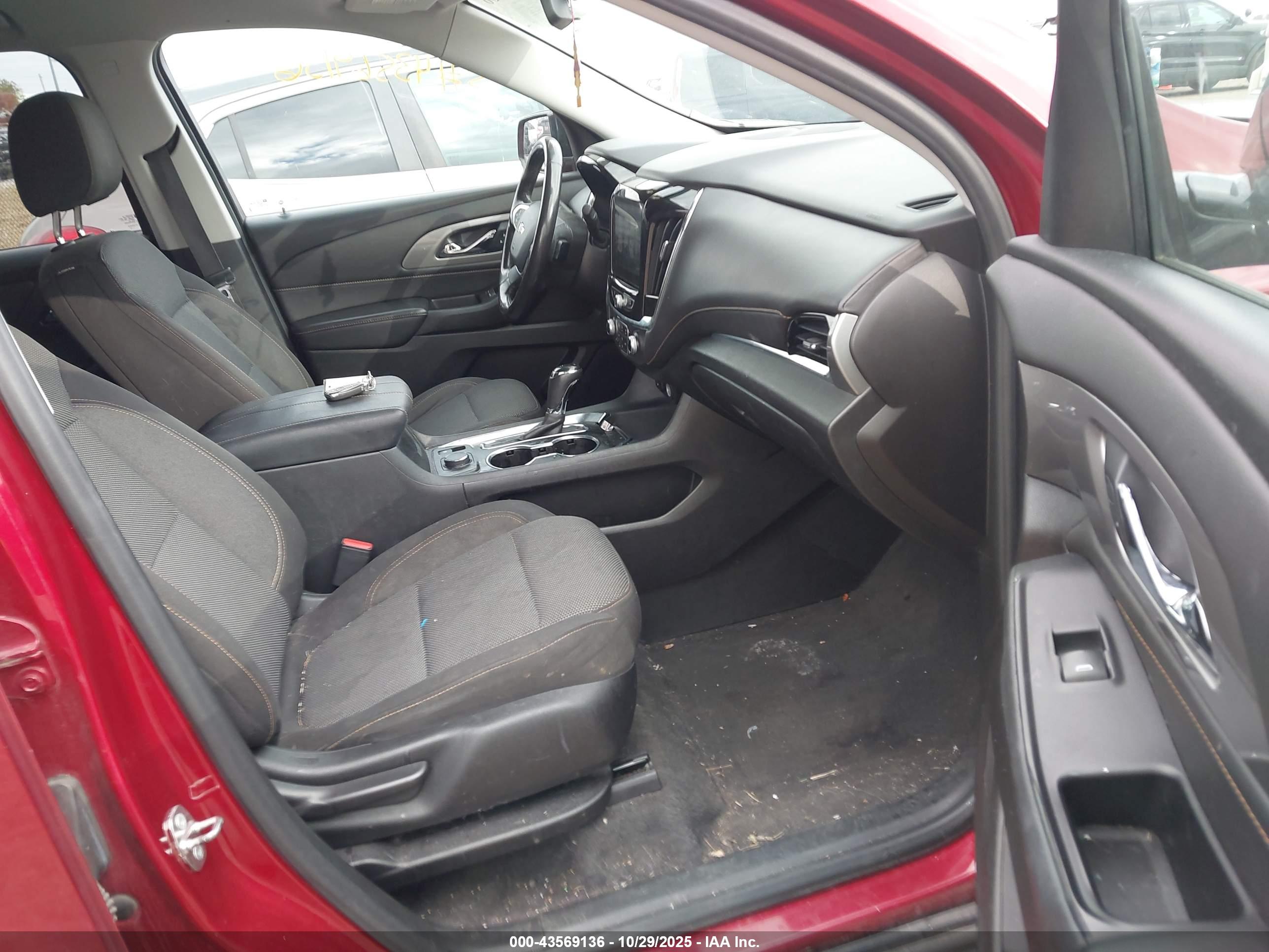 CHEVROLET TRAVERSE image 5
