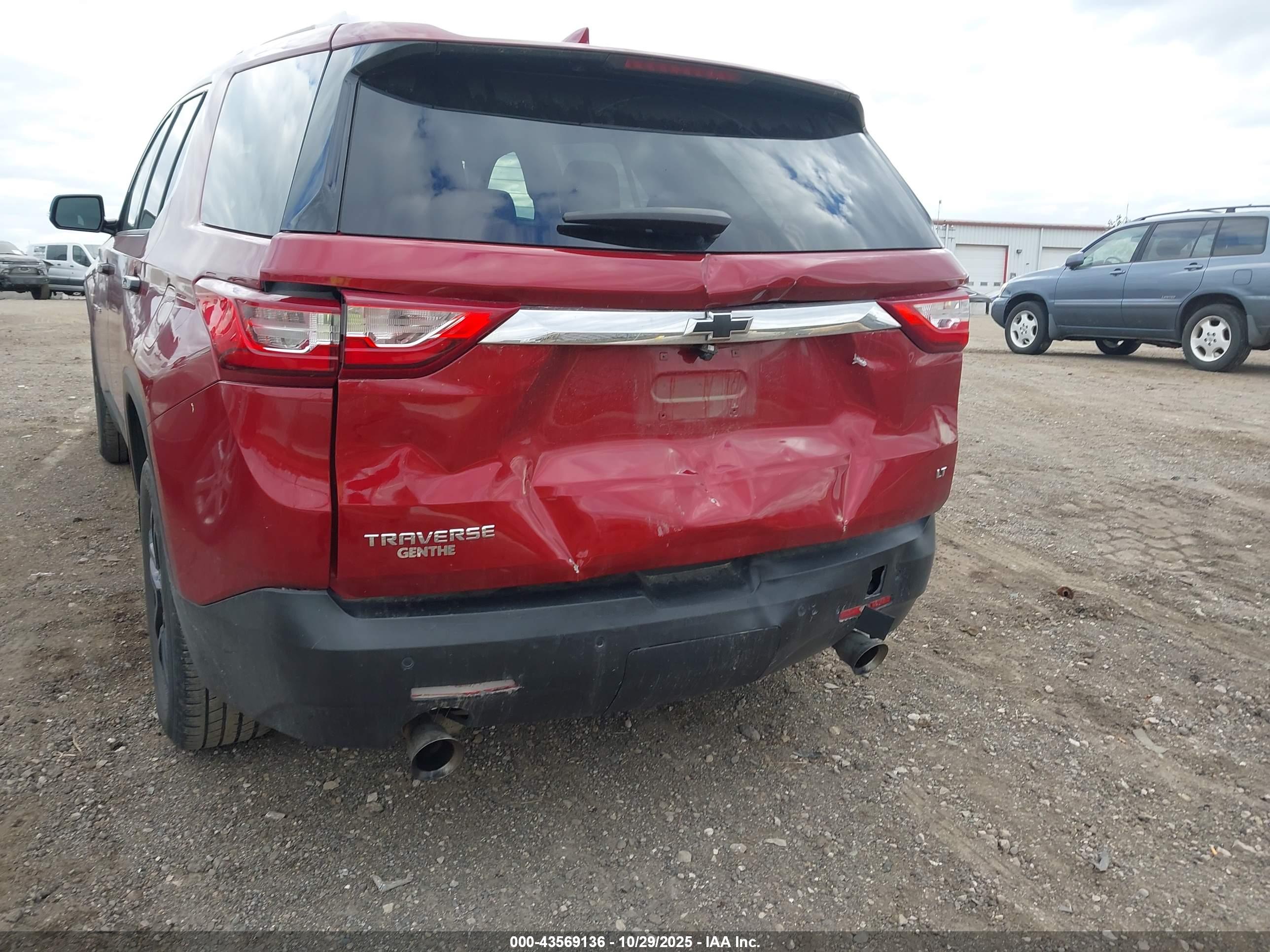 CHEVROLET TRAVERSE image 6