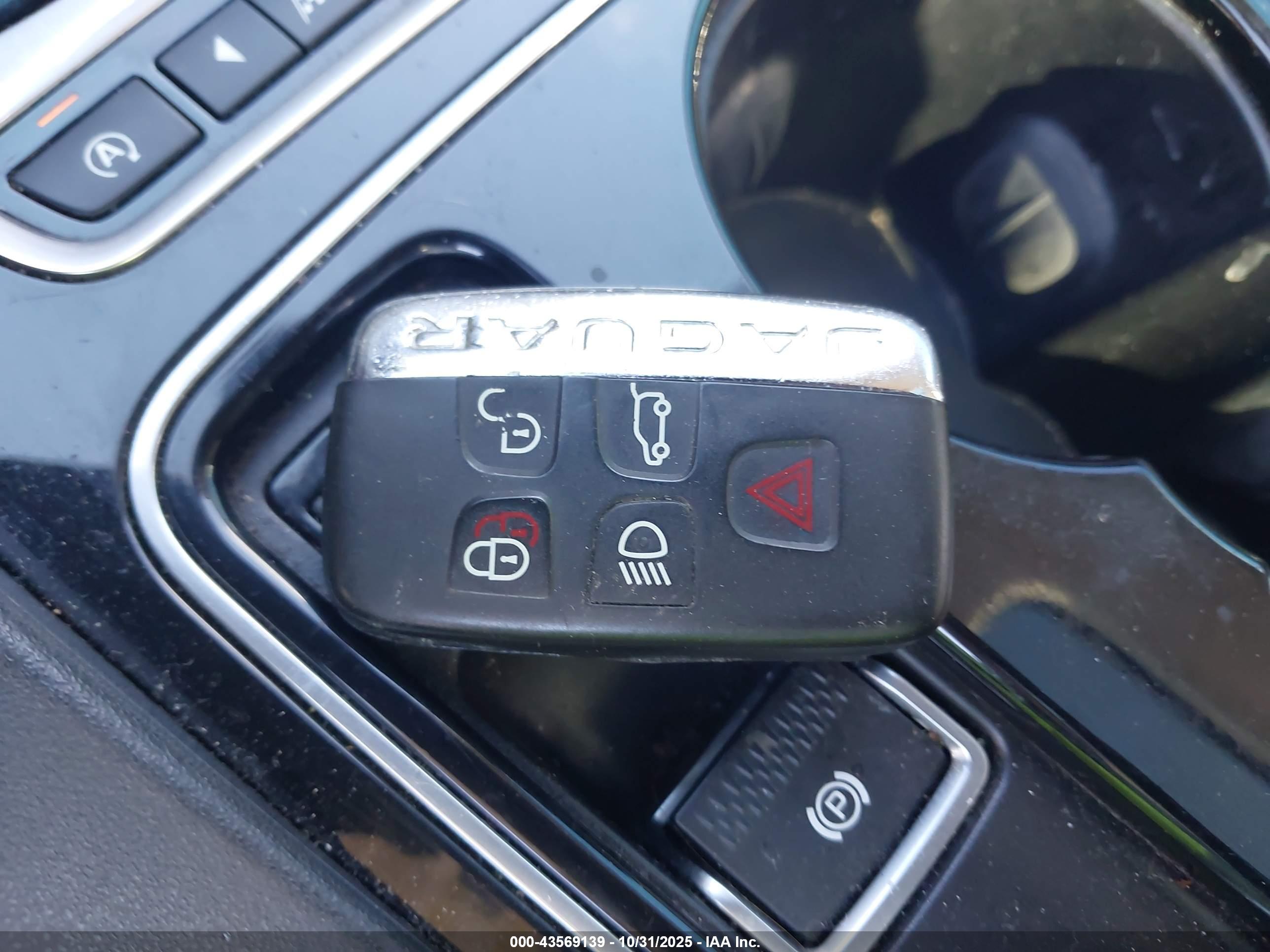 JAGUAR F-PACE image 11