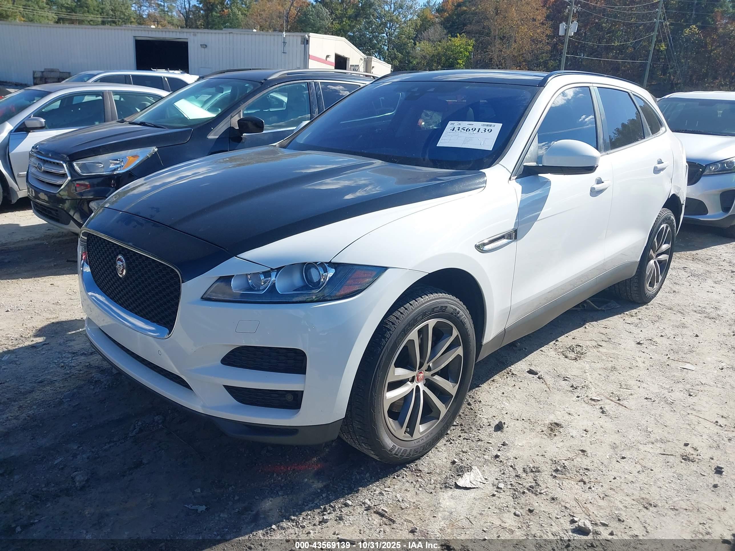 JAGUAR F-PACE image 2