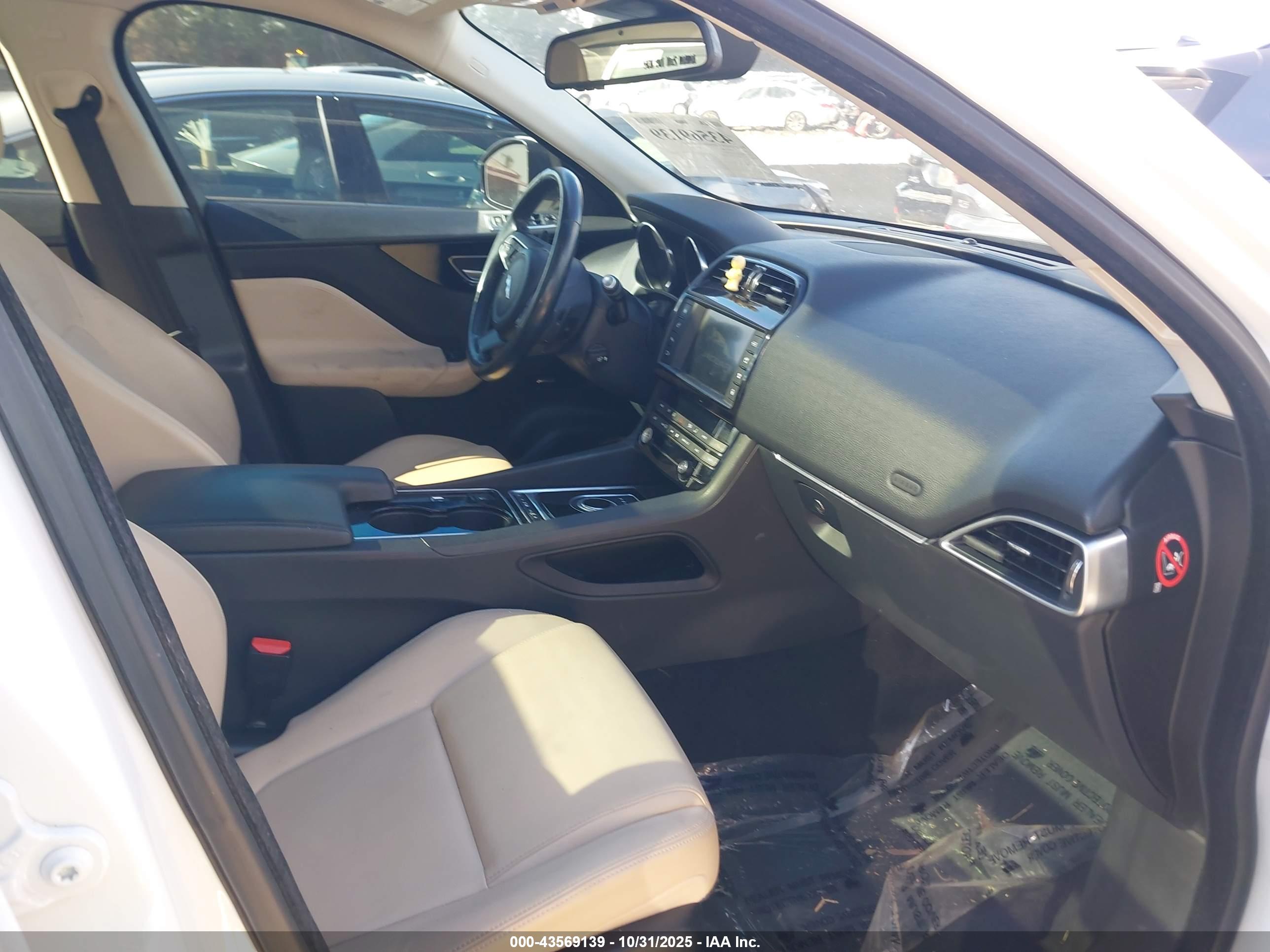JAGUAR F-PACE image 5