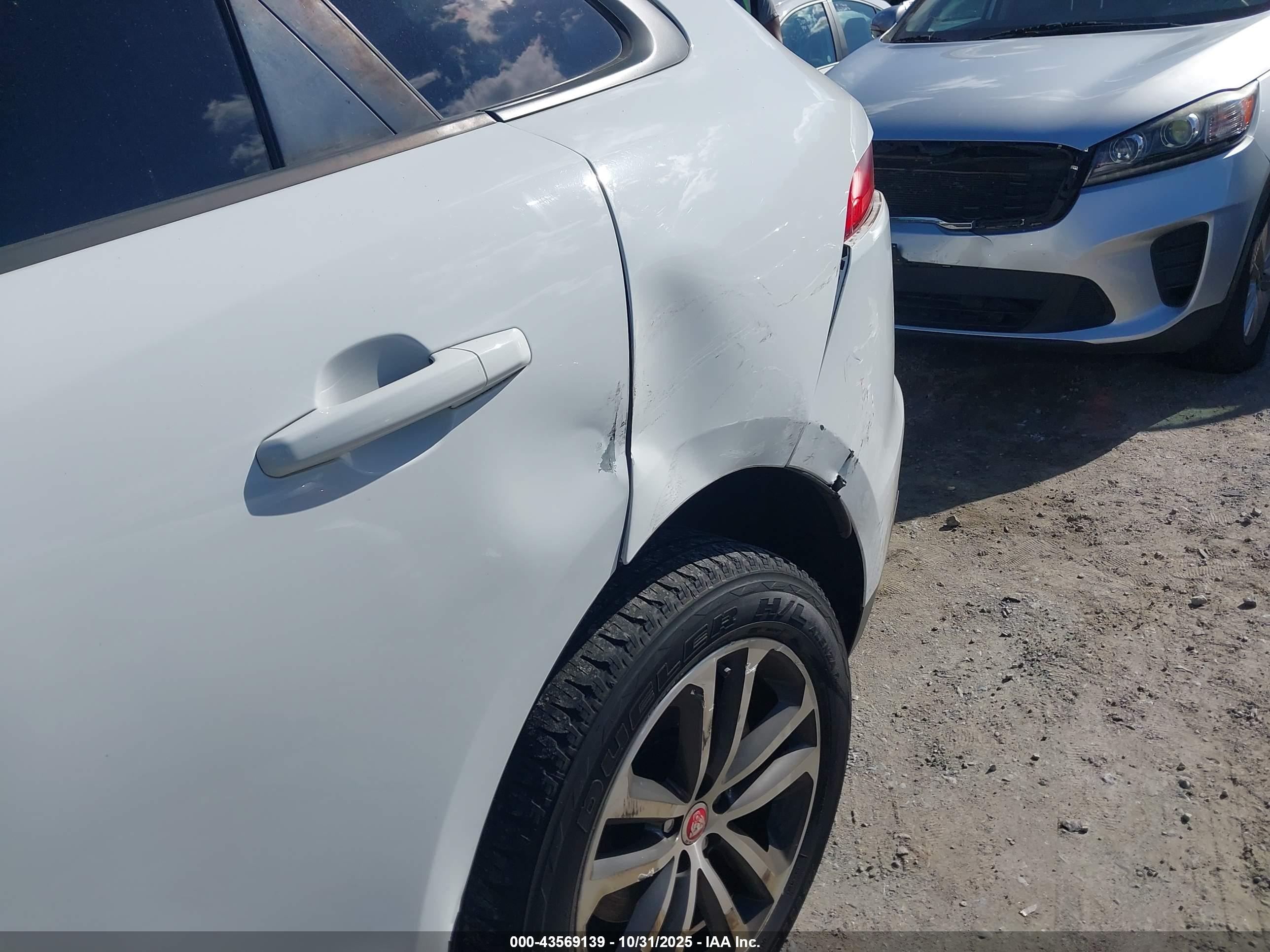 JAGUAR F-PACE image 6