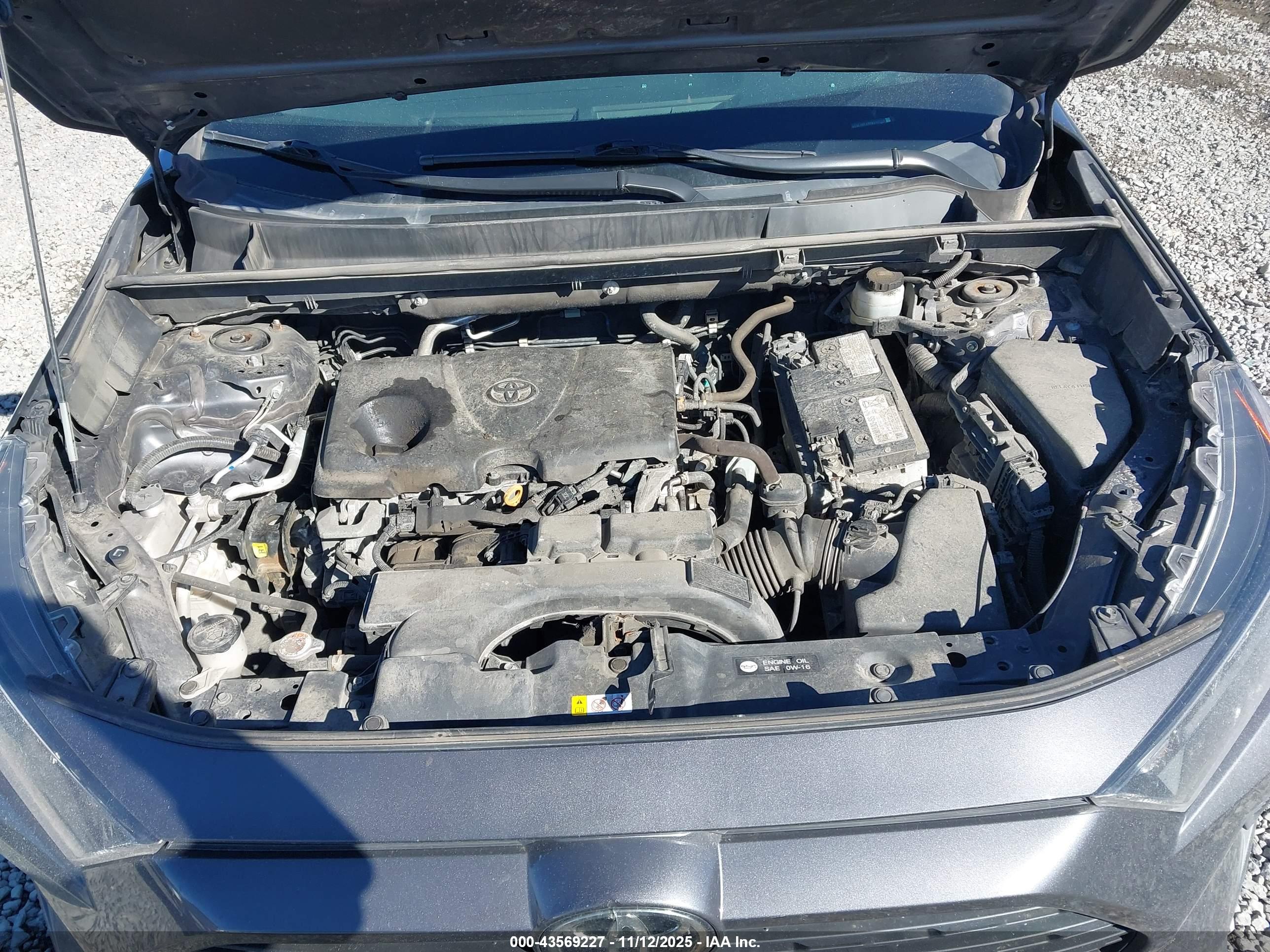 TOYOTA RAV4 image 10