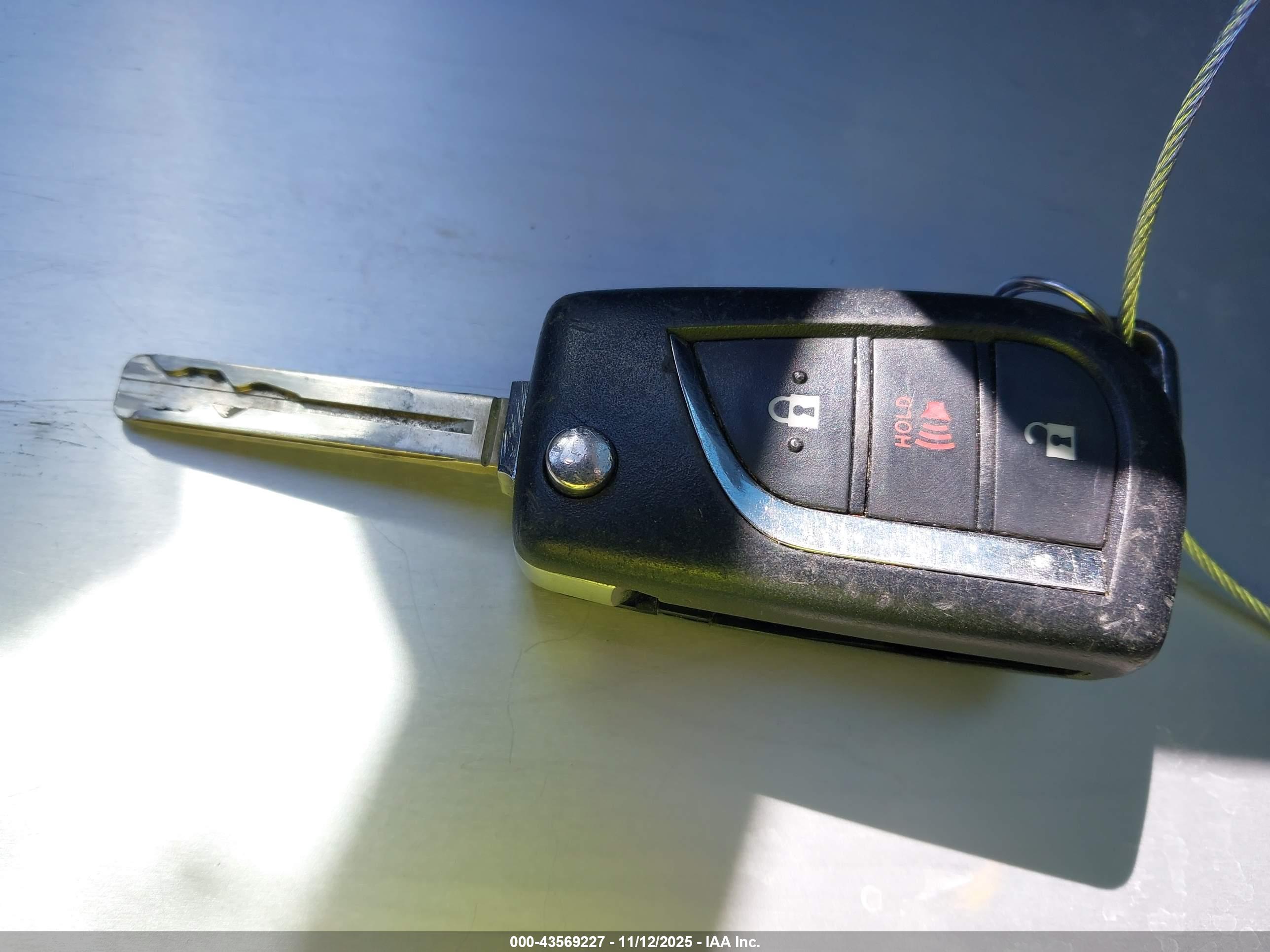 TOYOTA RAV4 image 11