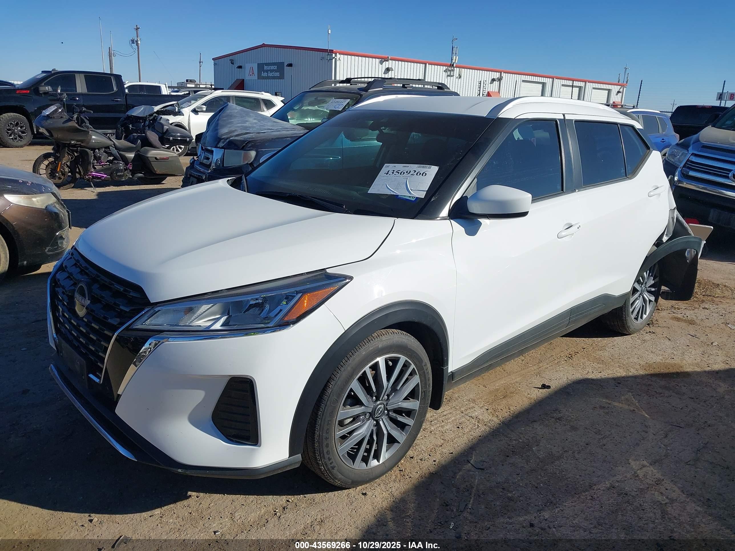 NISSAN KICKS image 2