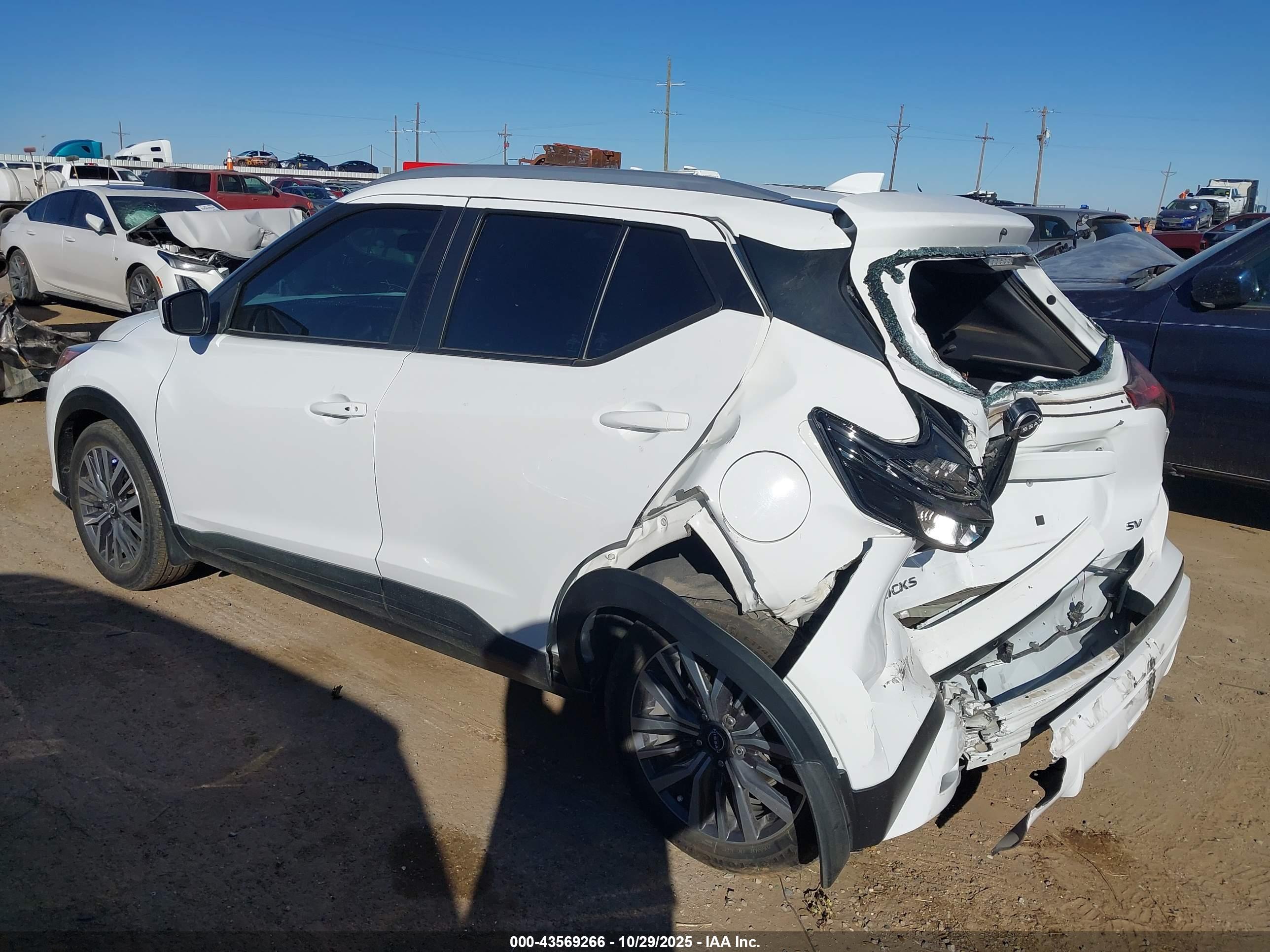 NISSAN KICKS image 3