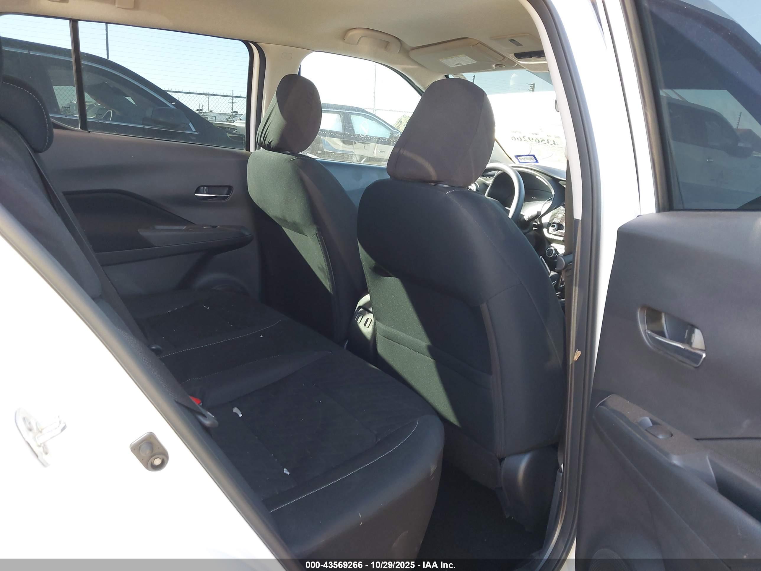 NISSAN KICKS image 8