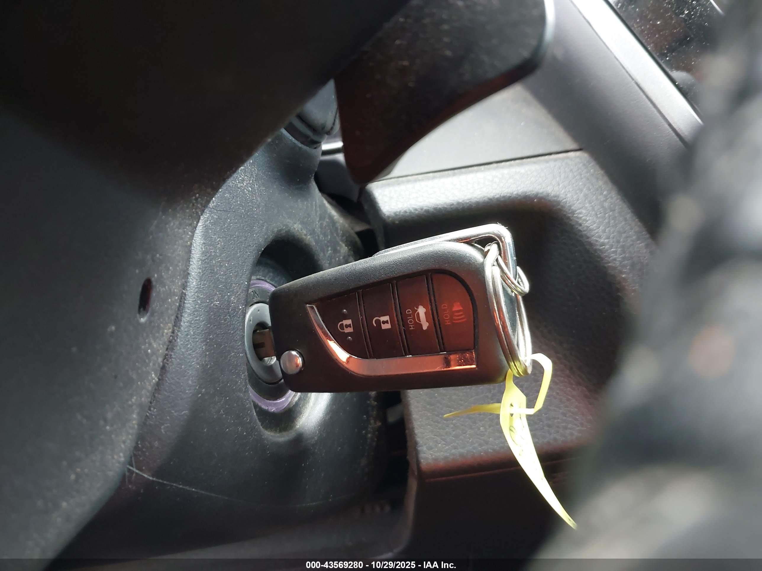 TOYOTA CAMRY image 11