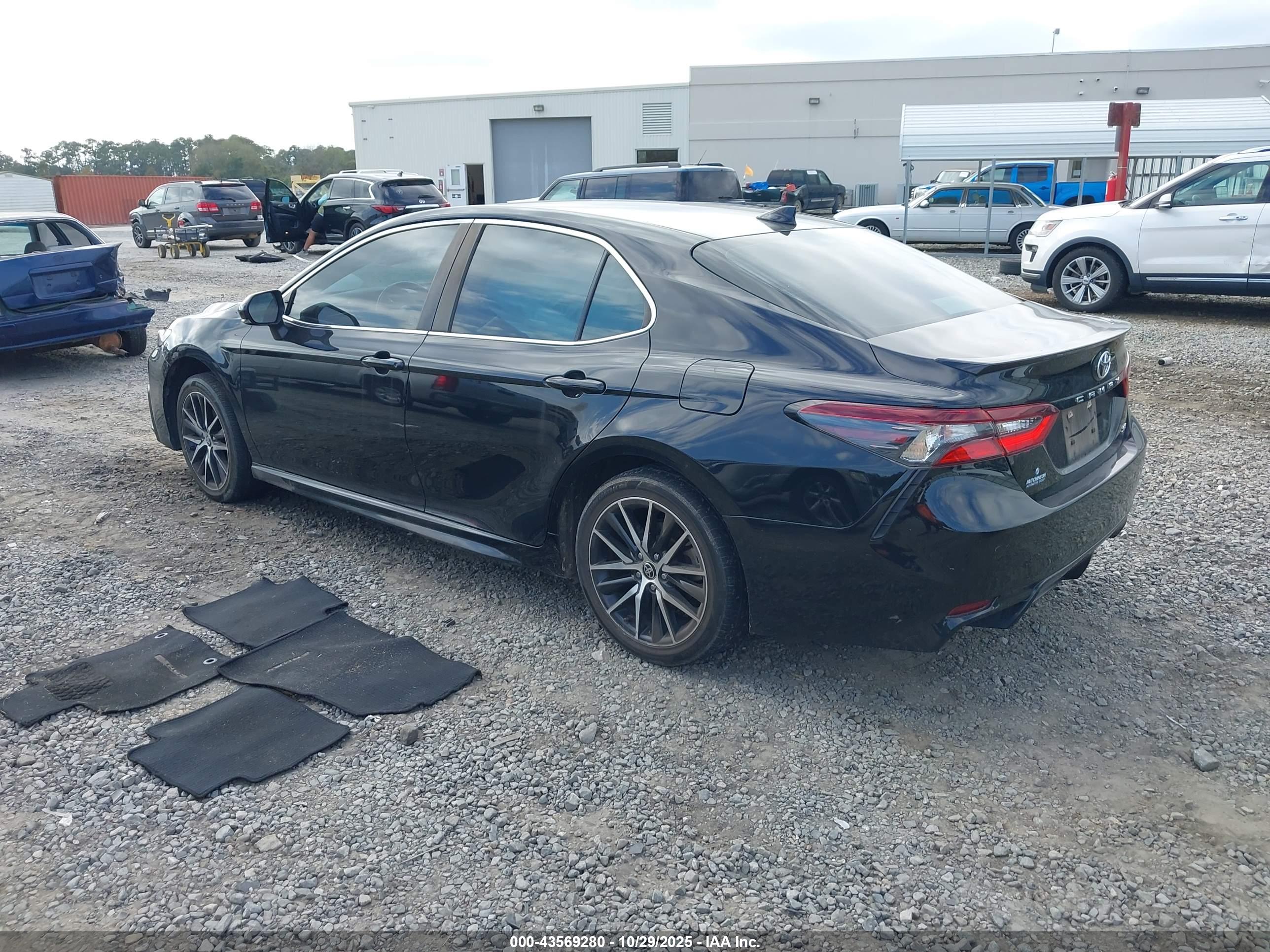 TOYOTA CAMRY image 3