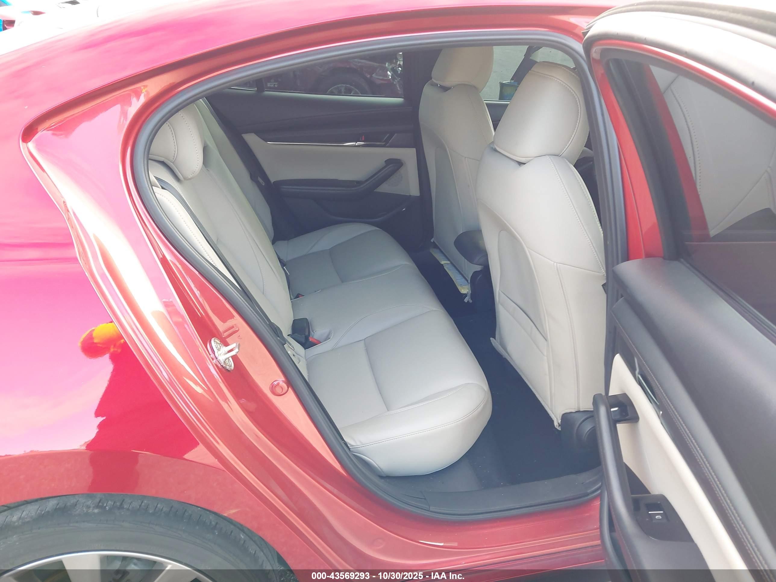 MAZDA MAZDA3 image 8