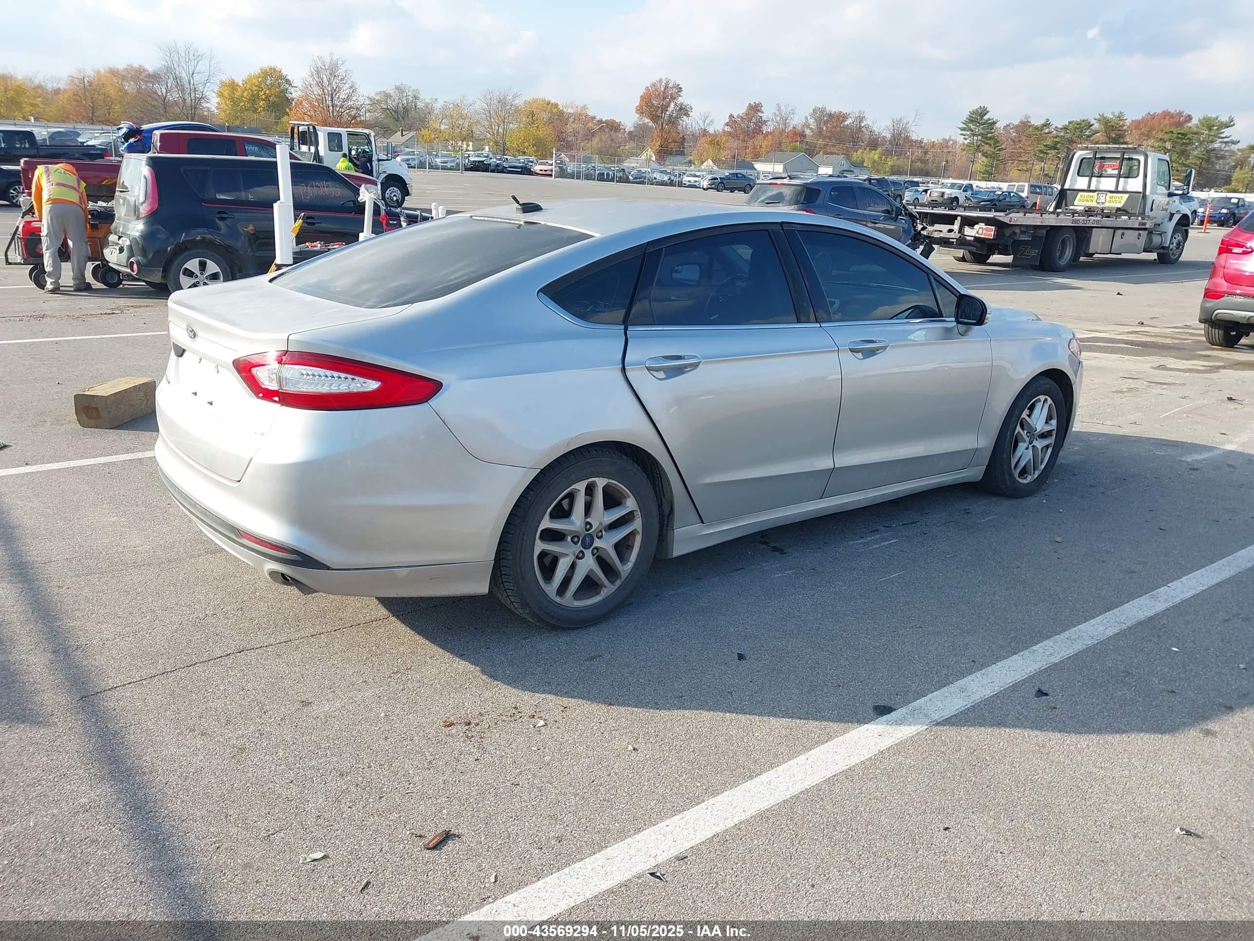 FORD FUSION image 4