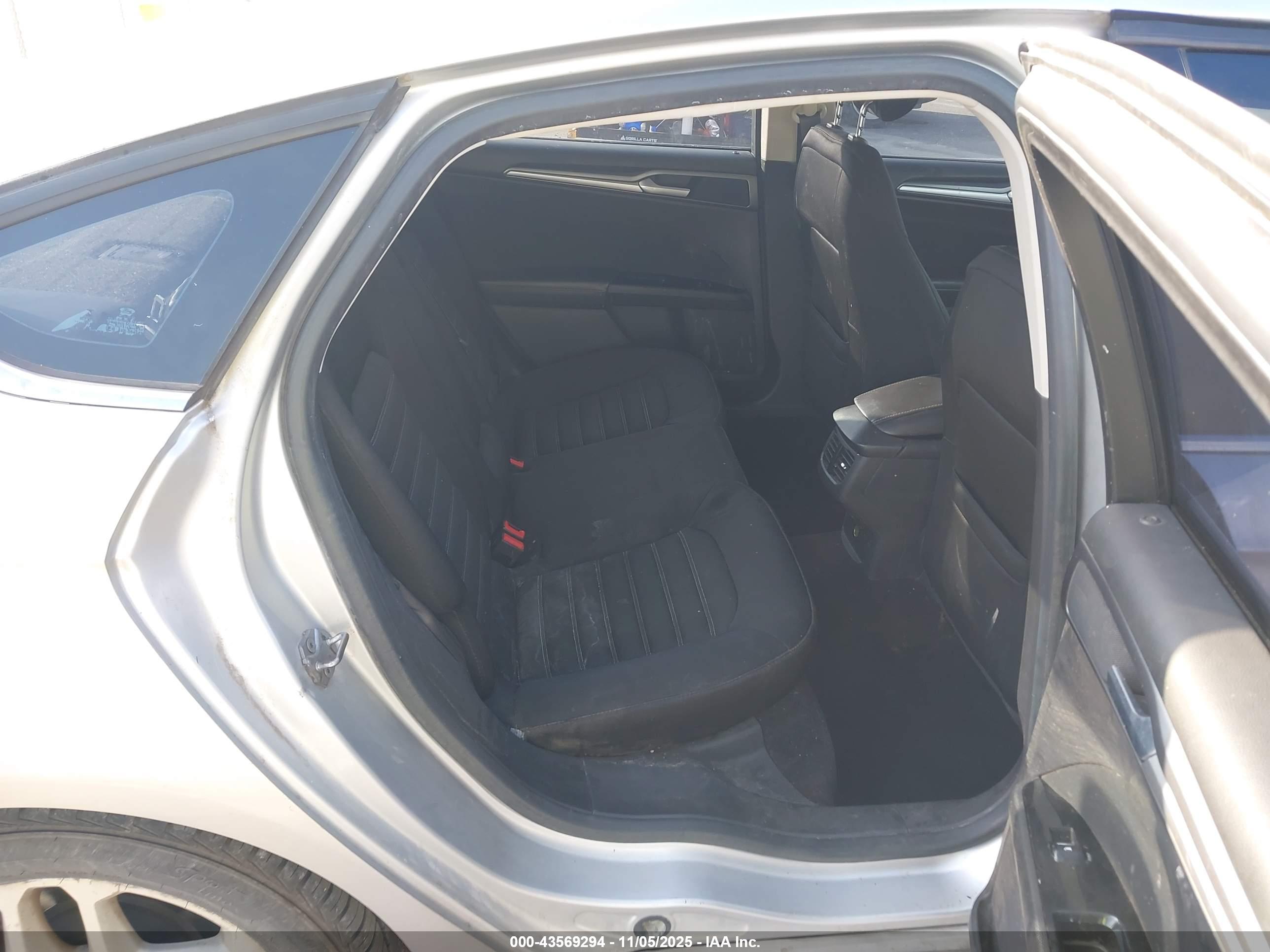 FORD FUSION image 8