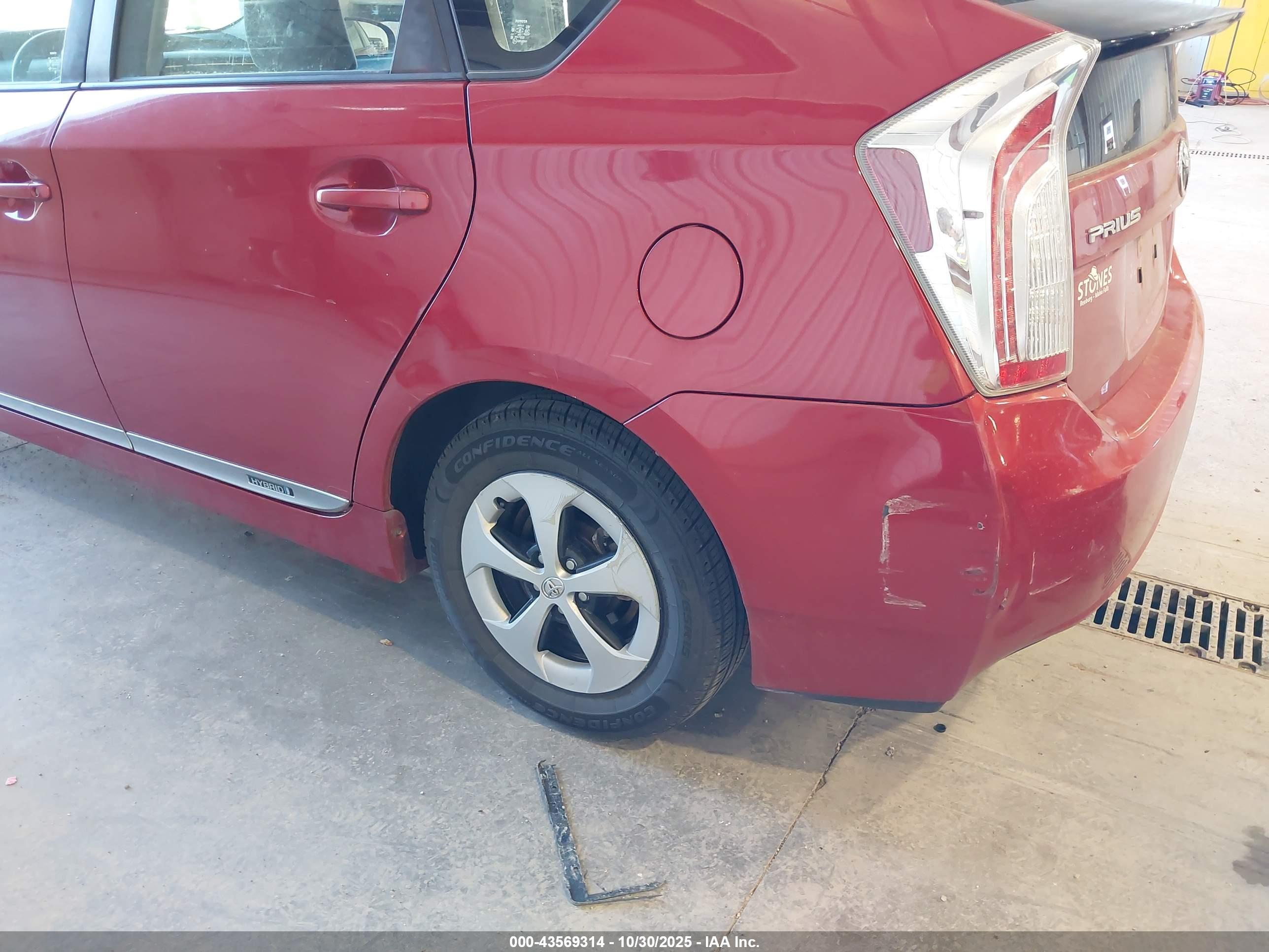 TOYOTA PRIUS image 6