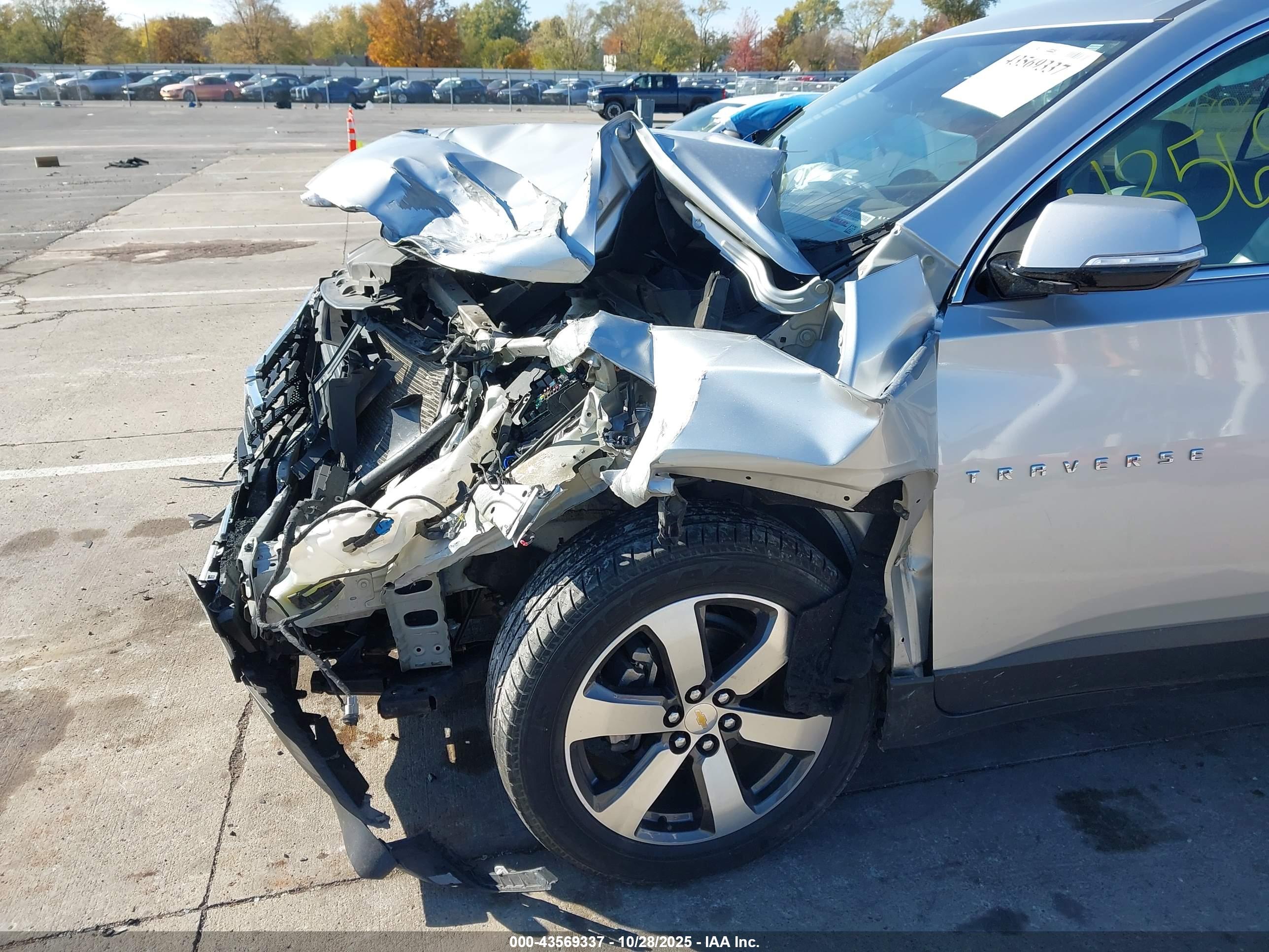 CHEVROLET TRAVERSE image 6