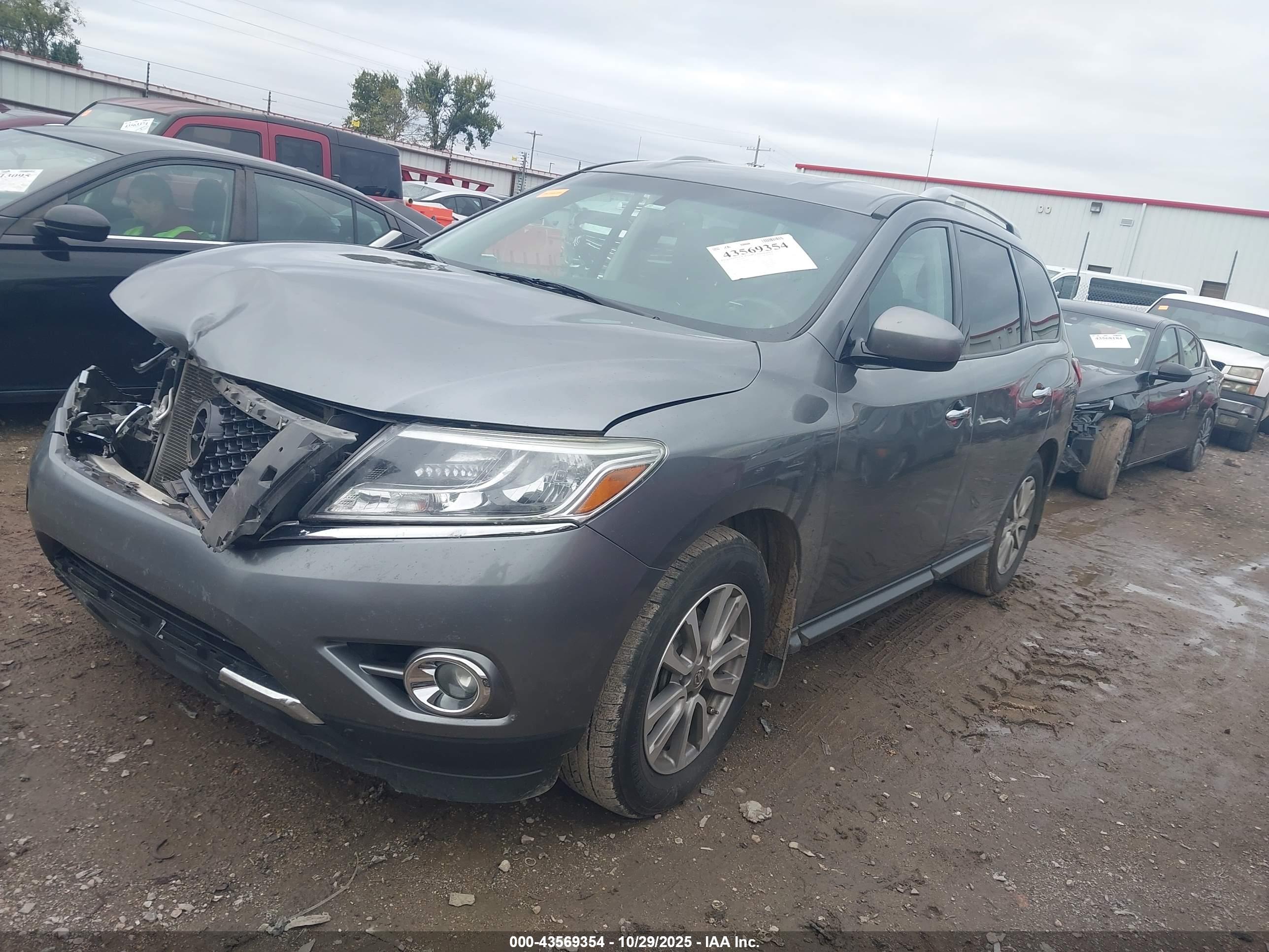 NISSAN PATHFINDER image 2