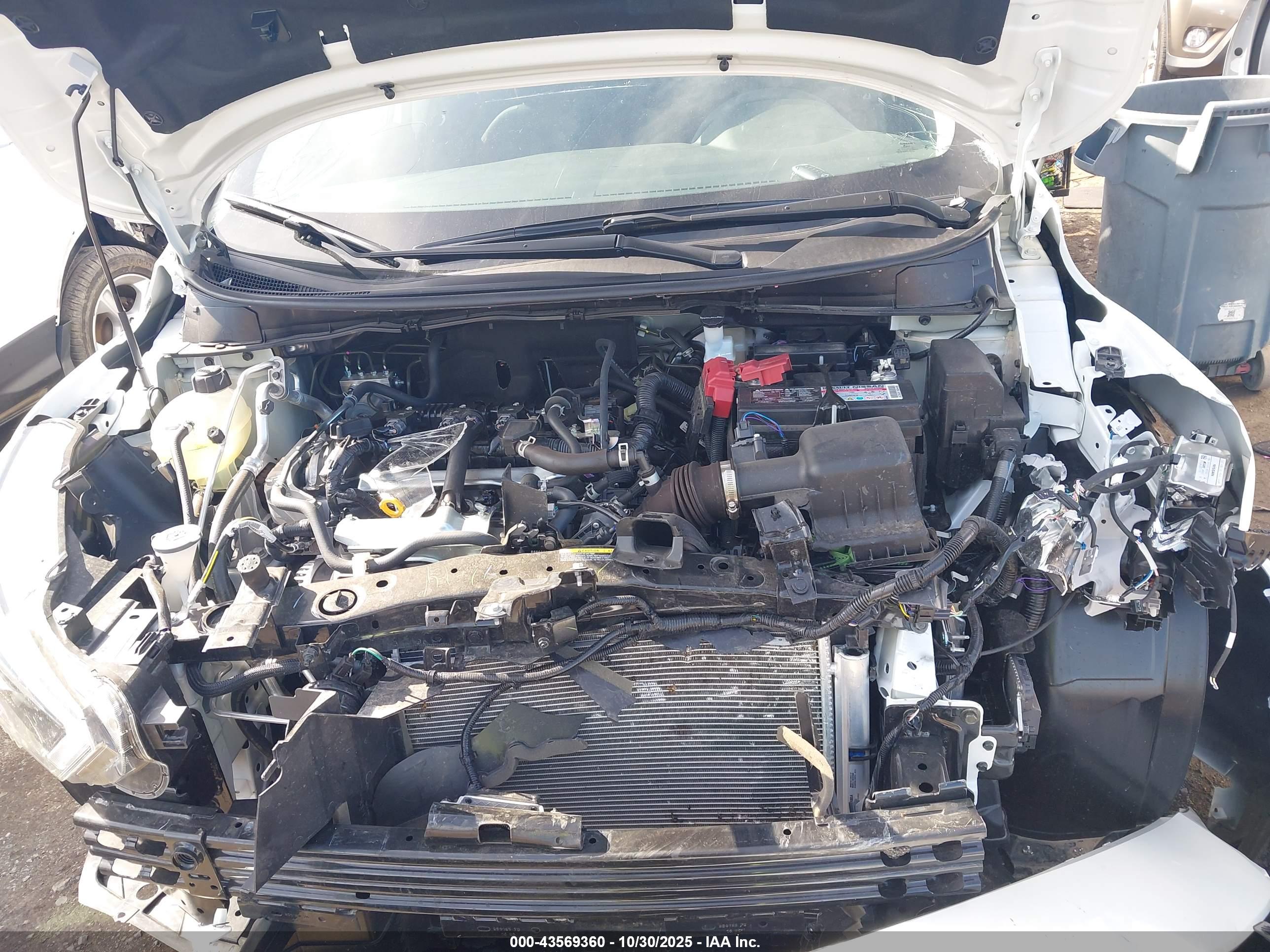 NISSAN VERSA image 10