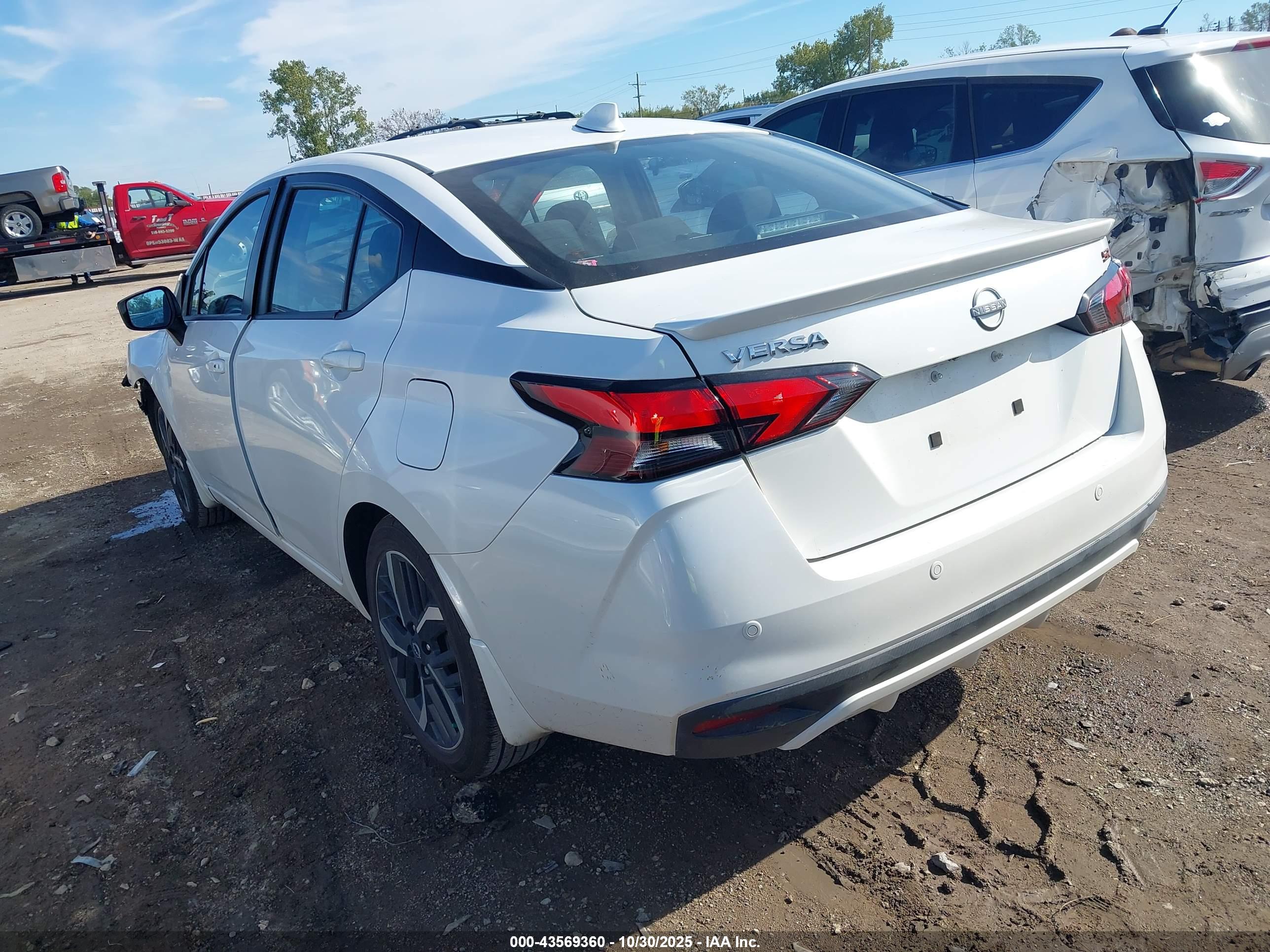 NISSAN VERSA image 3