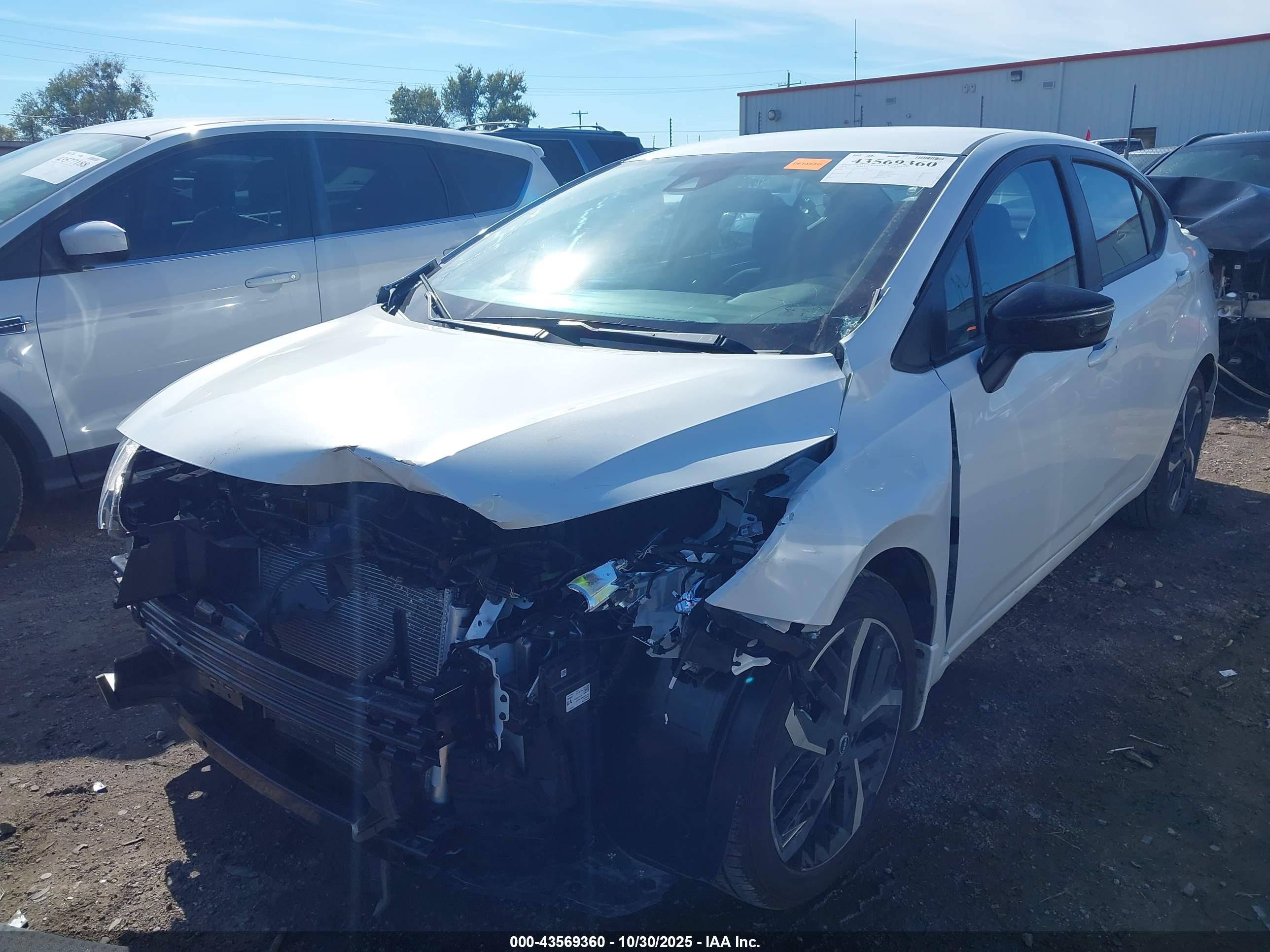 NISSAN VERSA image 6