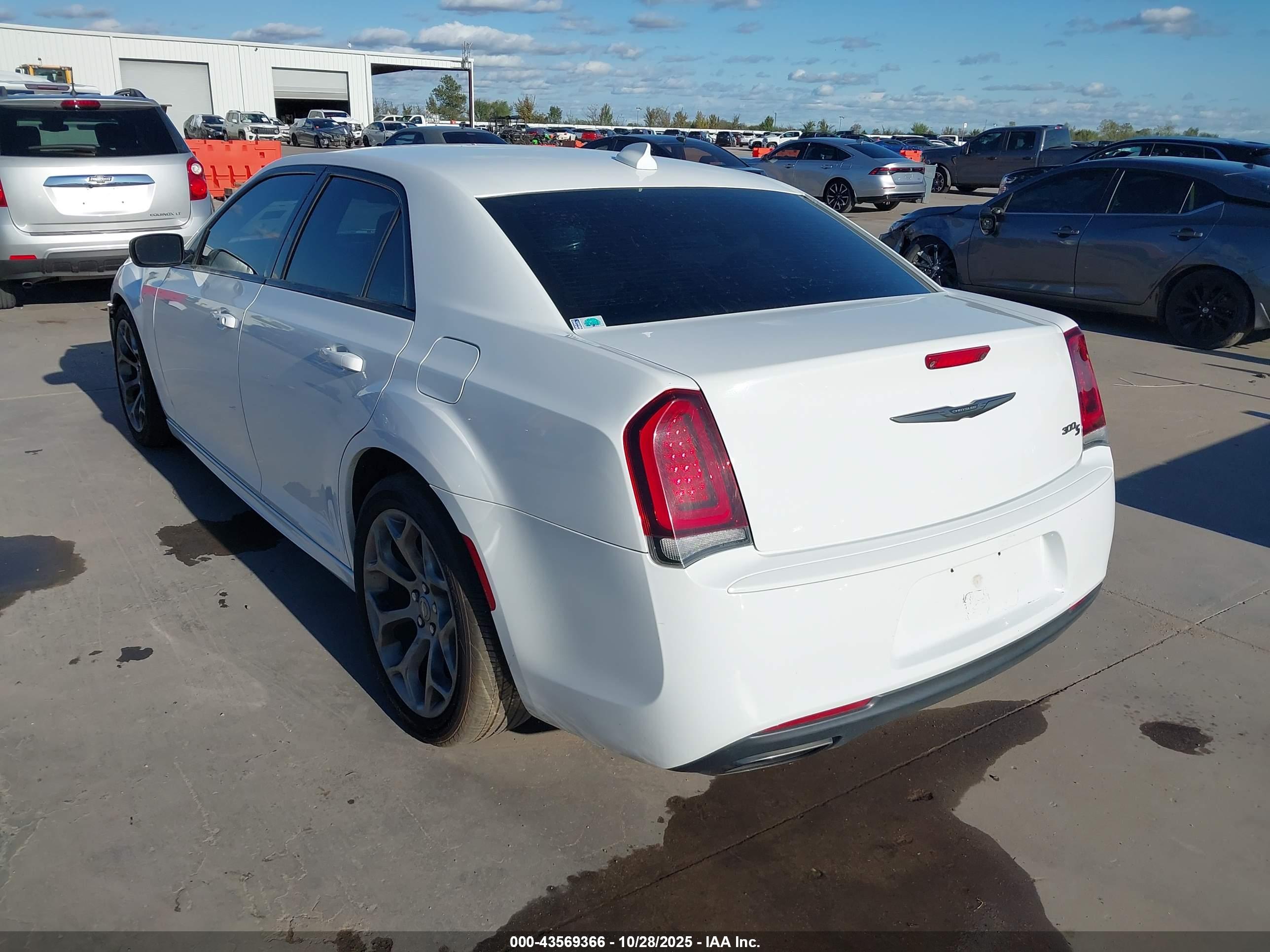 CHRYSLER 300 image 3