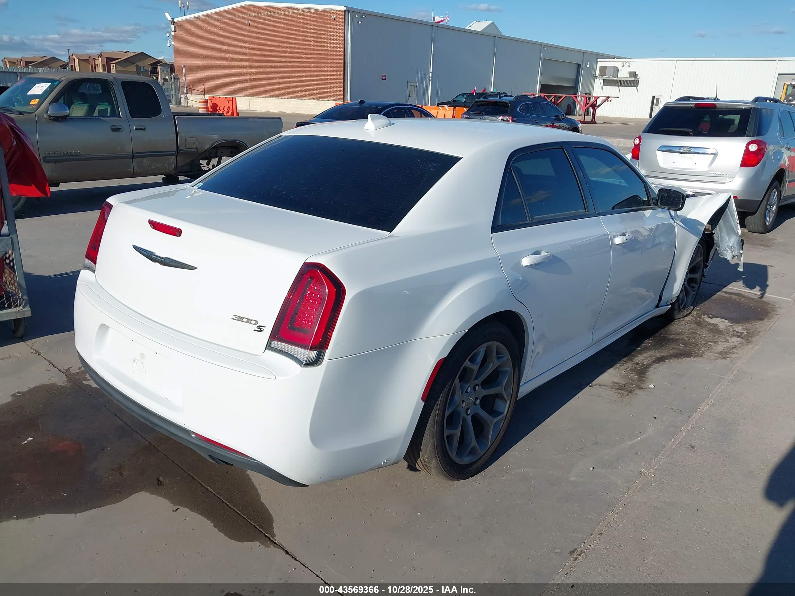 CHRYSLER 300 image 4