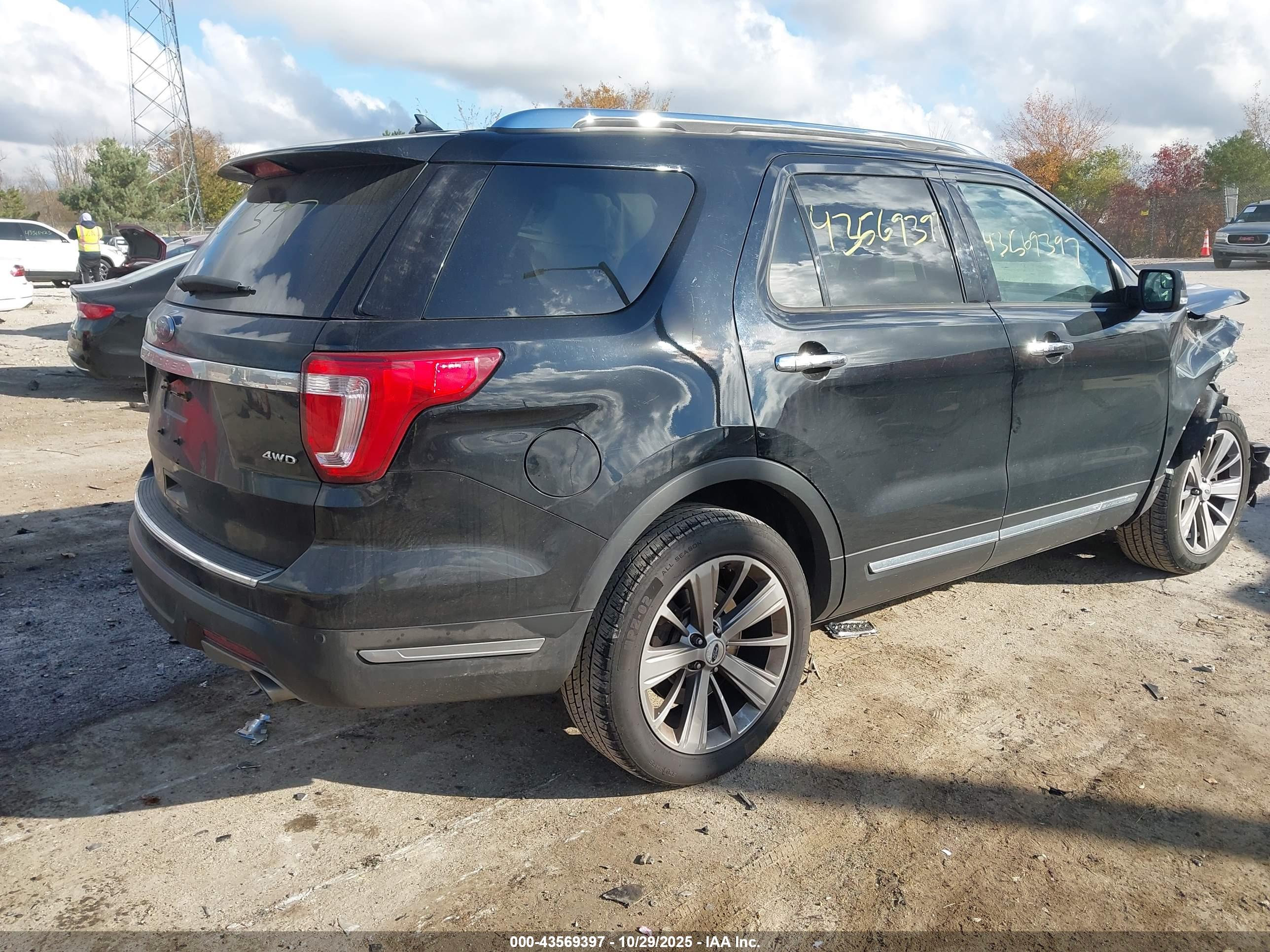 FORD EXPLORER image 4