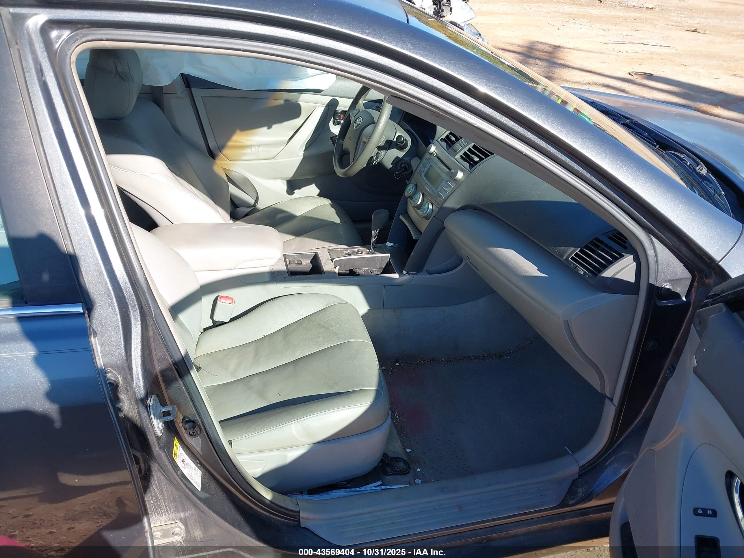TOYOTA CAMRY image 5