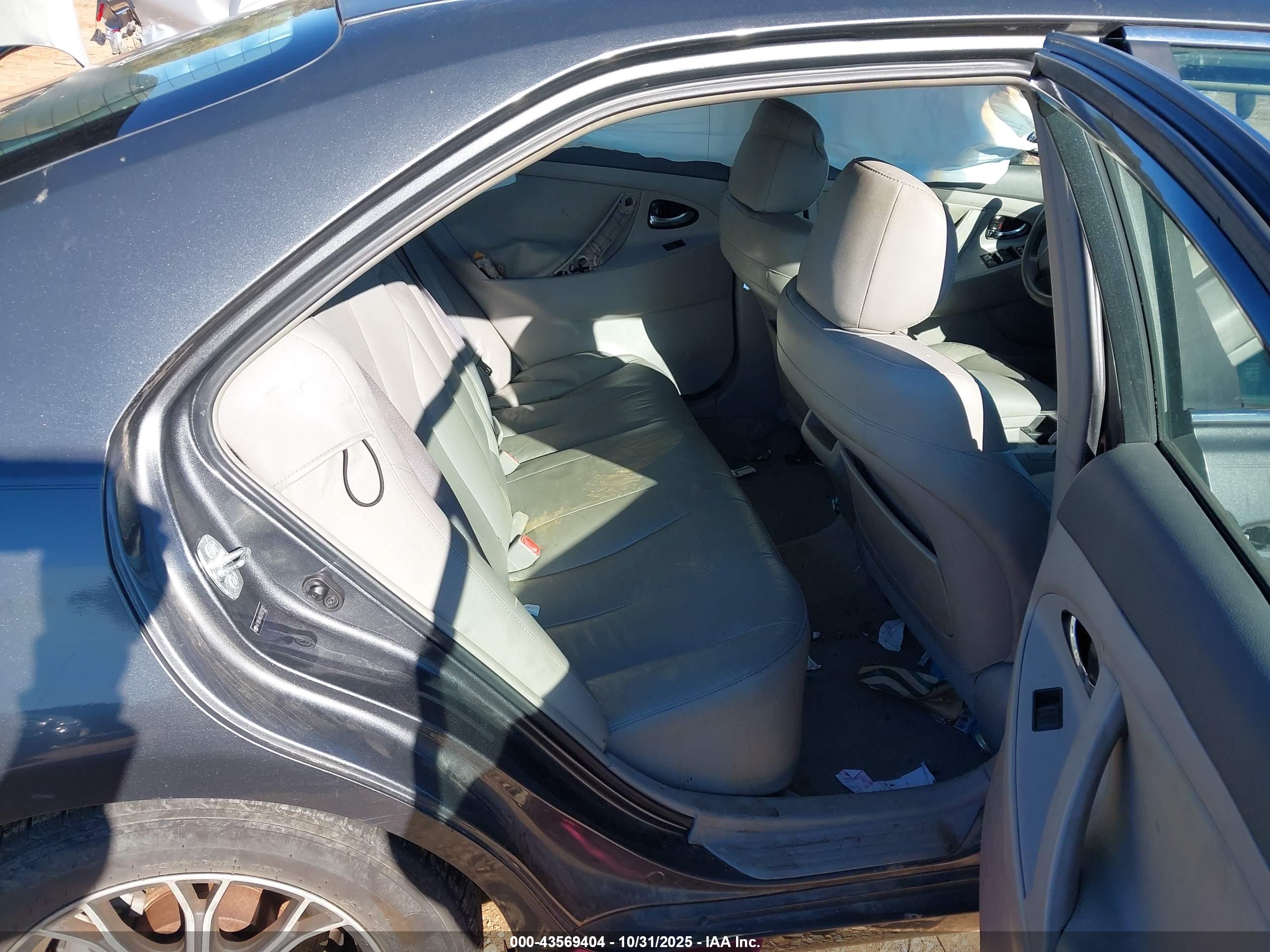 TOYOTA CAMRY image 8
