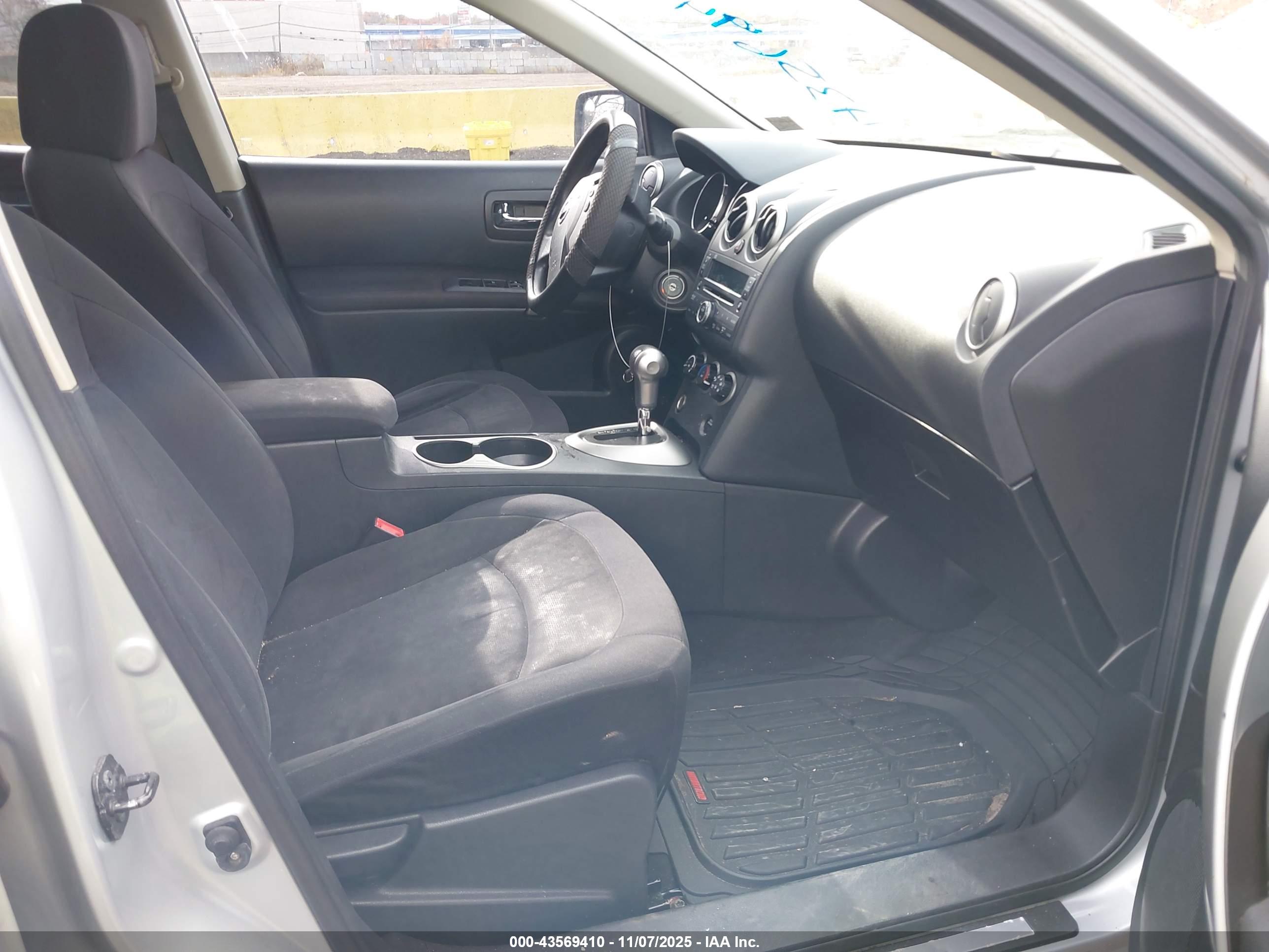 NISSAN ROGUE image 5