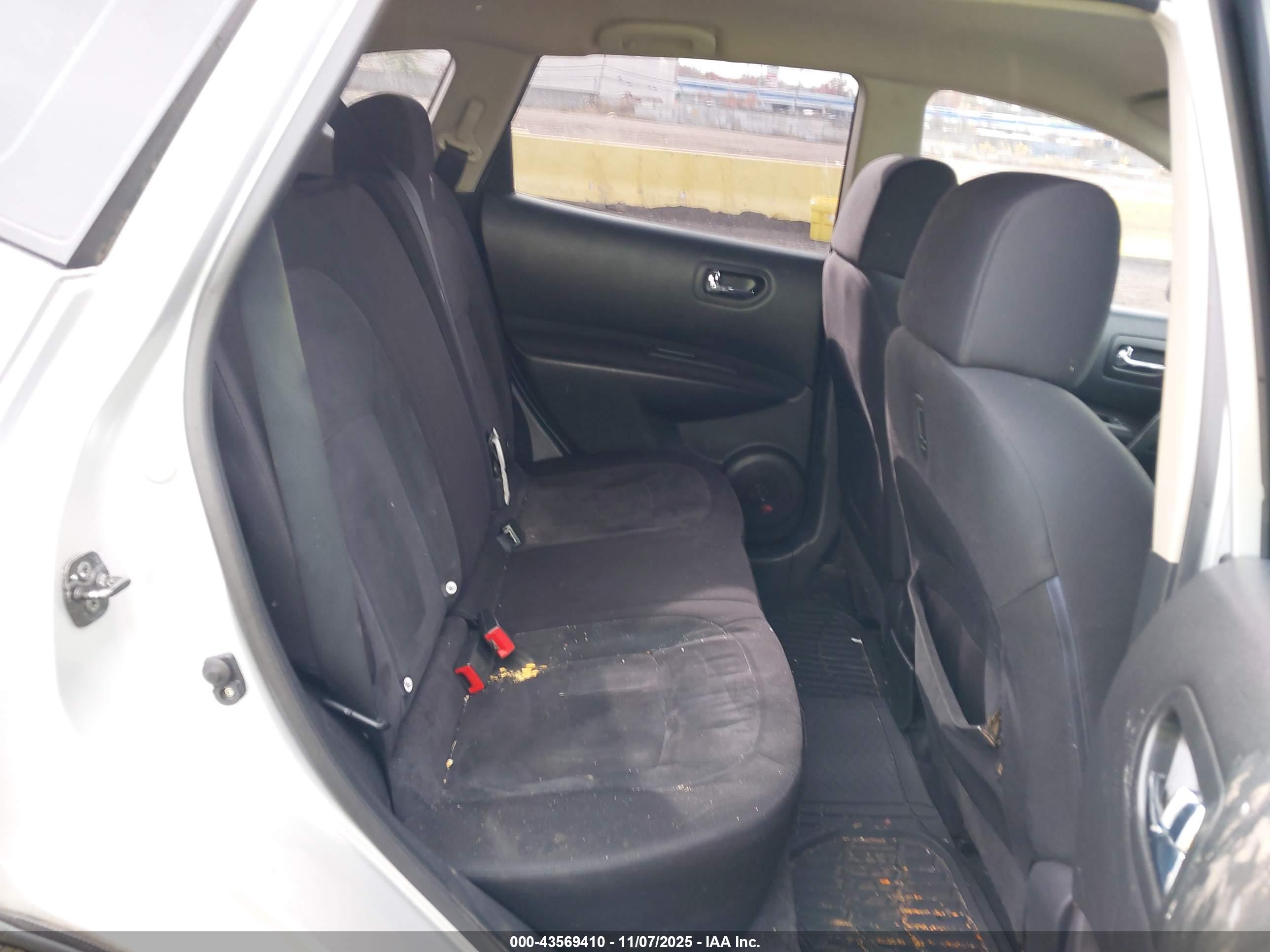 NISSAN ROGUE image 8