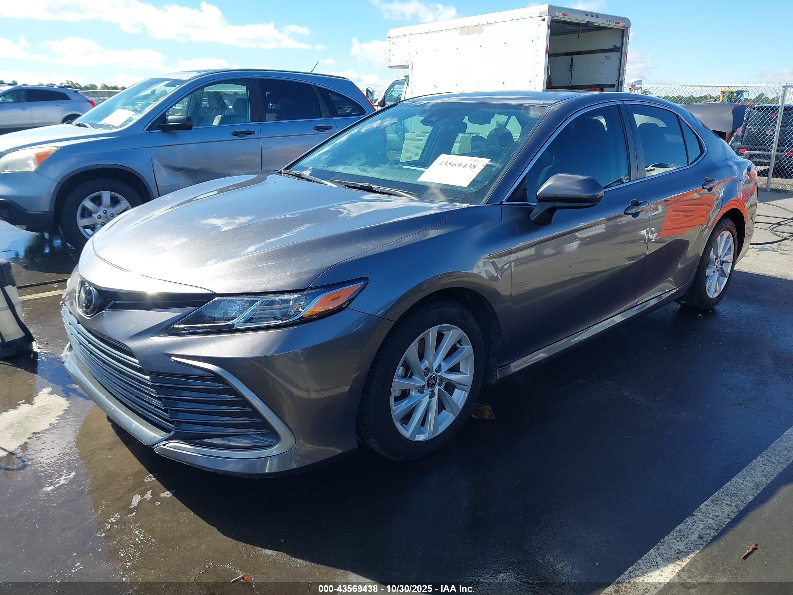 TOYOTA CAMRY image 2