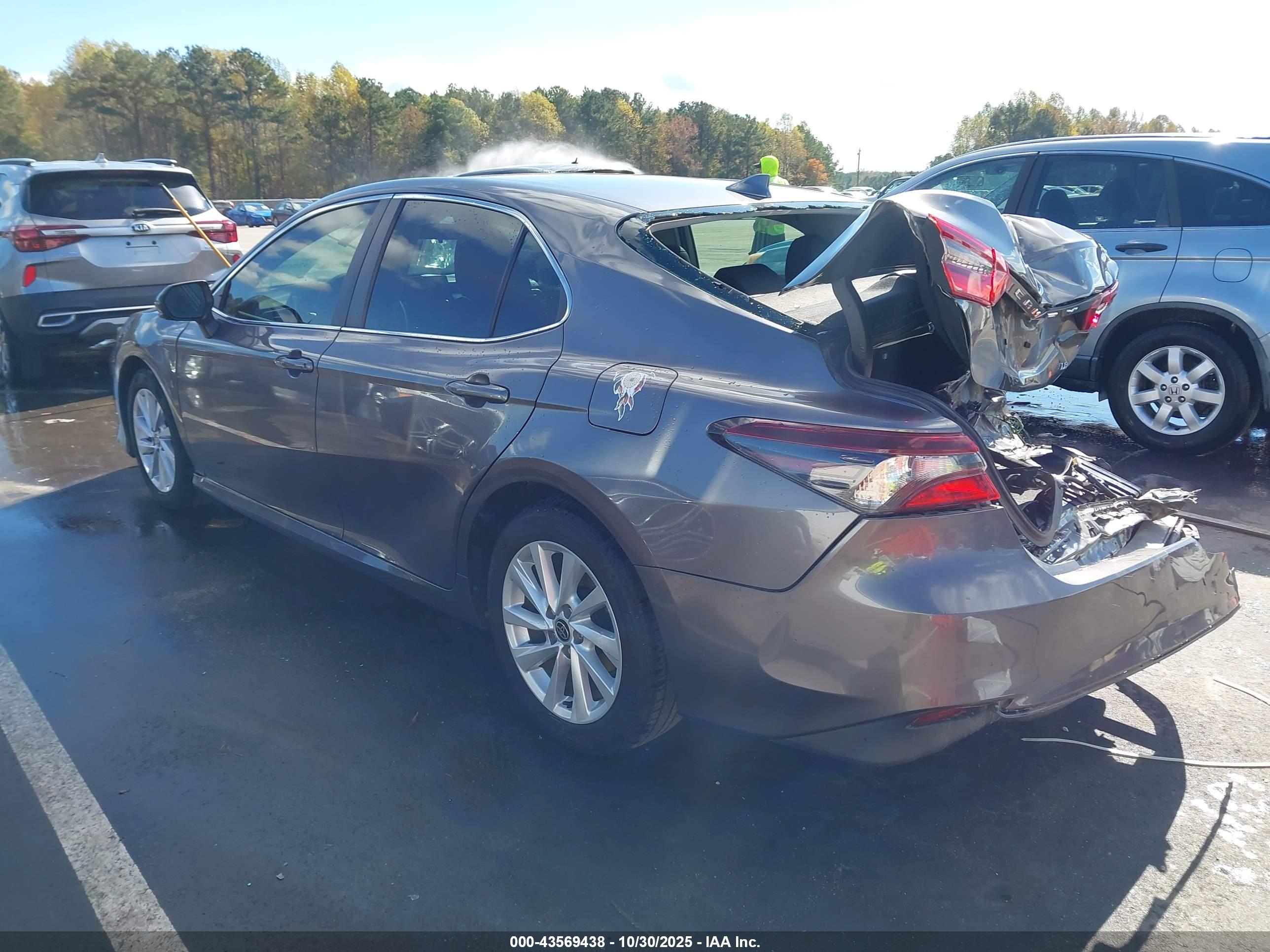 TOYOTA CAMRY image 3