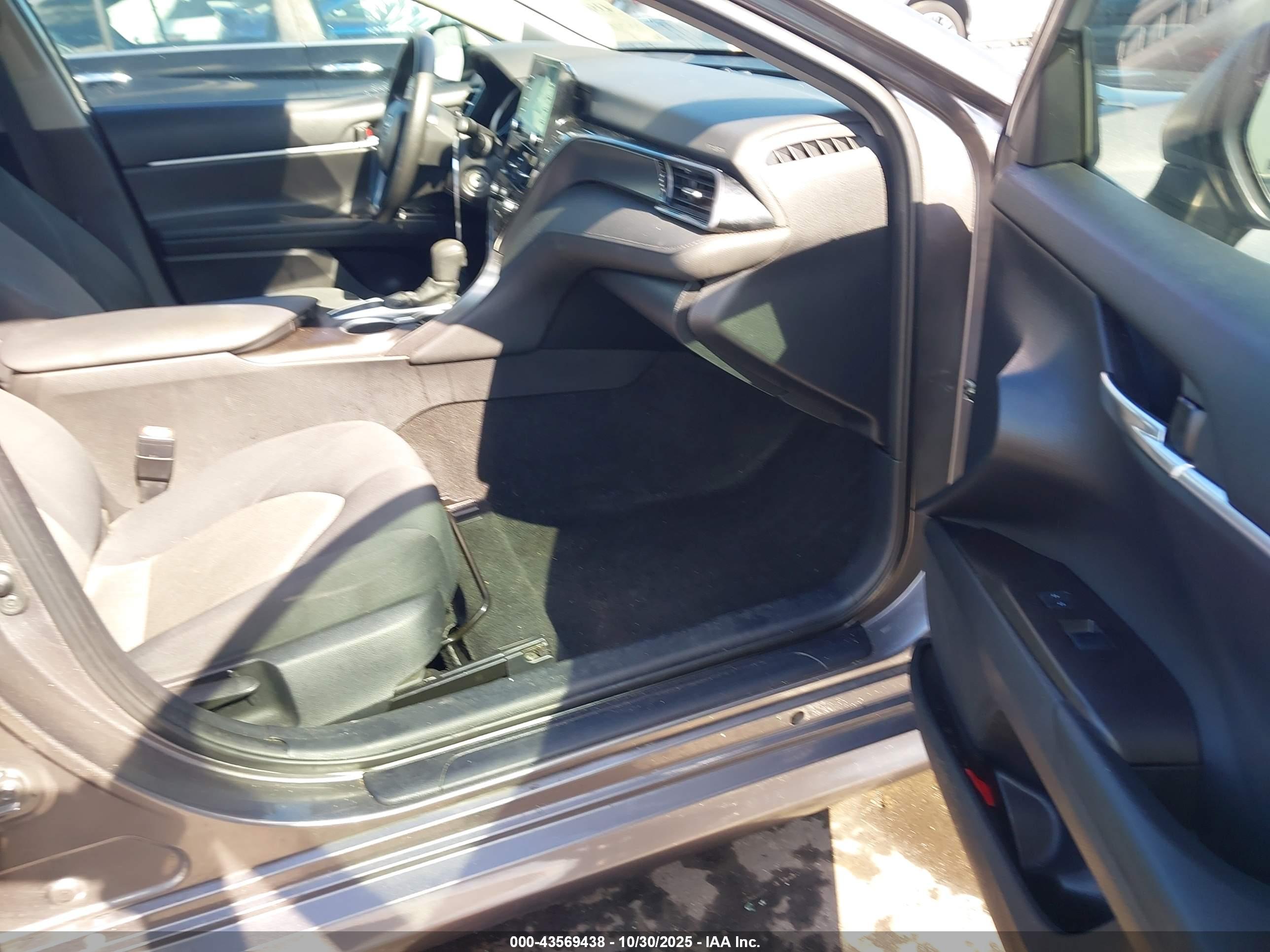 TOYOTA CAMRY image 5