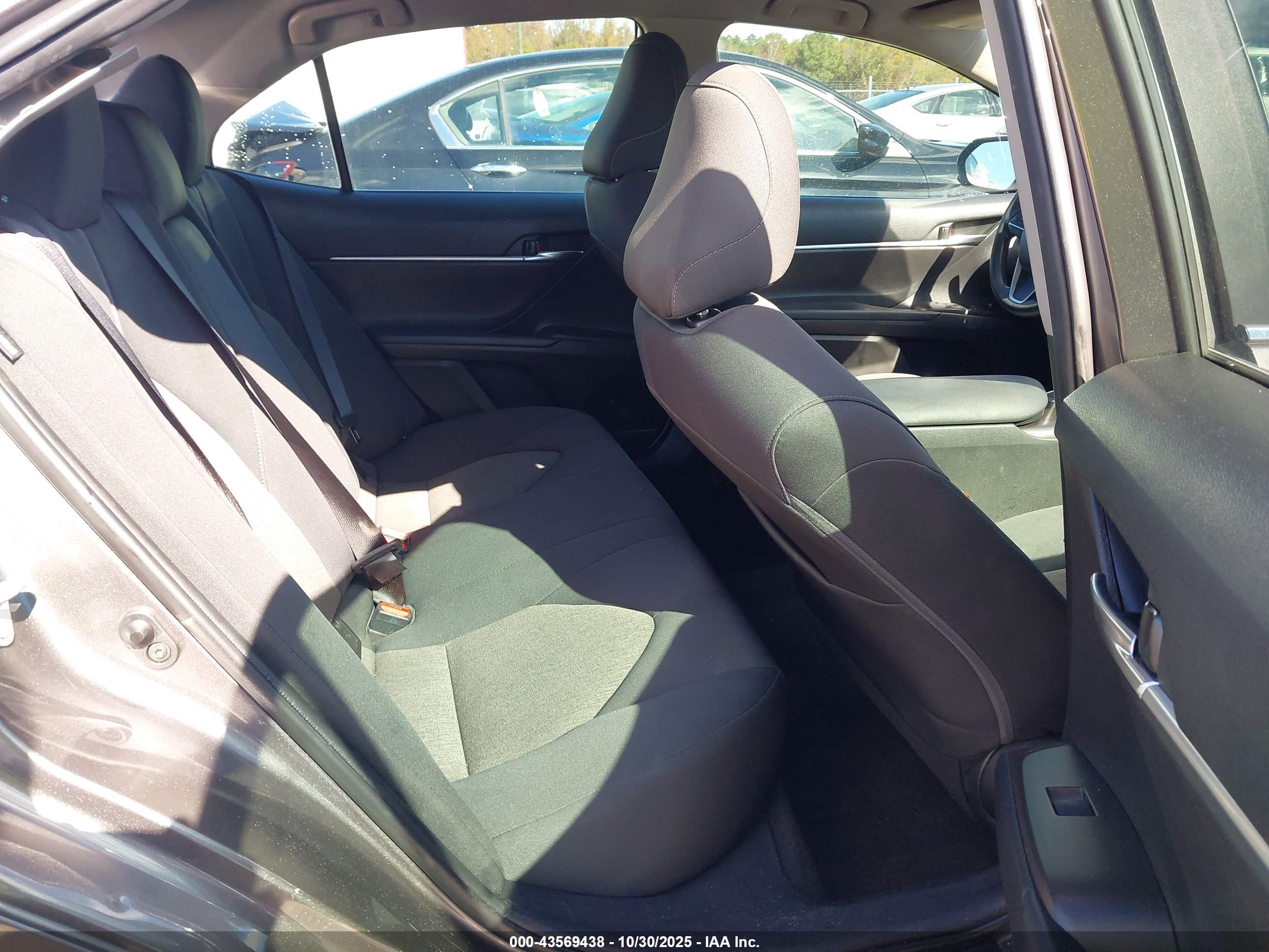 TOYOTA CAMRY image 8